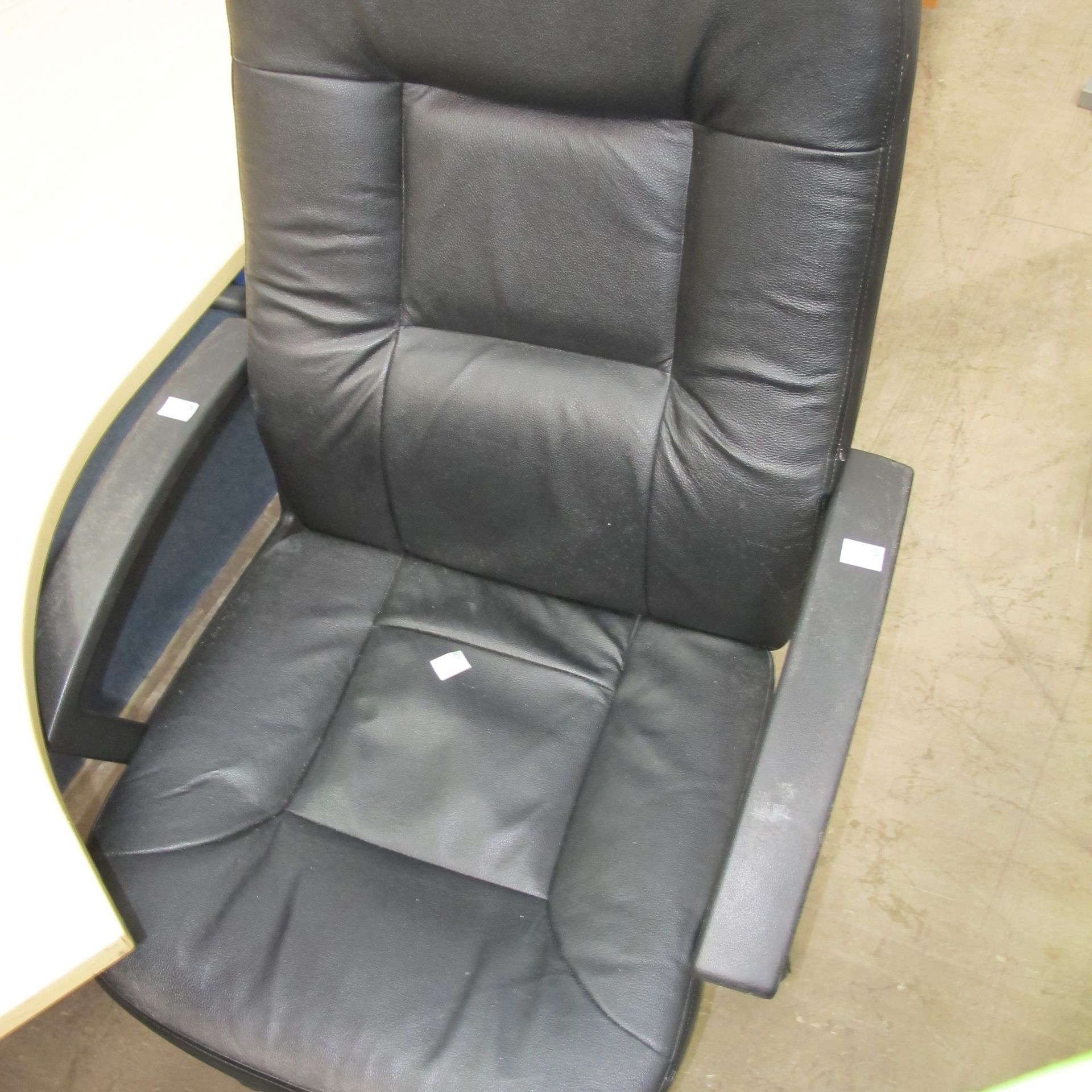 * A large angled office desk (200cm x 109cm) accompanied by a black faux leather office chair with - Image 4 of 9