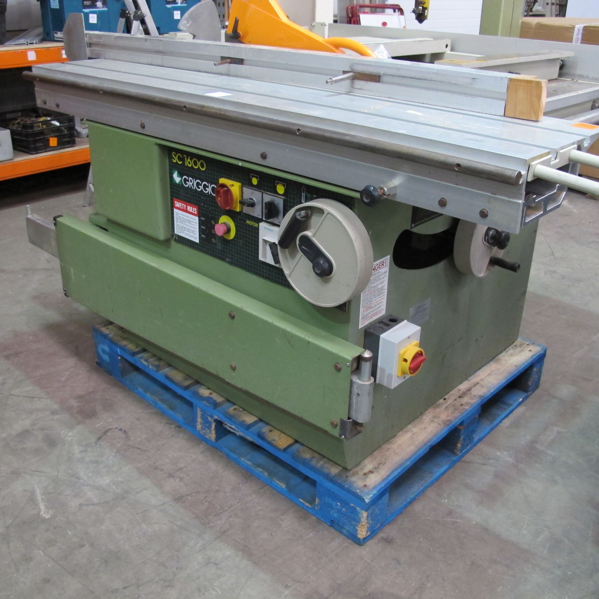 * A Griggio SC1600 Slide Table Saw. Please note there is a £10 + VAT Lift Out Fee on this lot