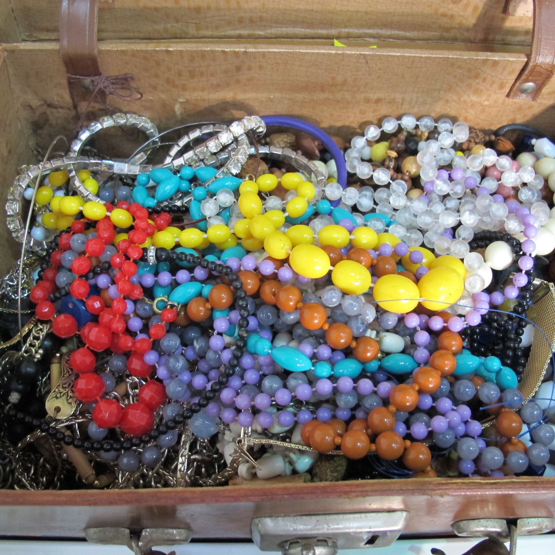 A large selection of costume jewellery to include necklaces (two gold plated items), bracelets - Image 4 of 4