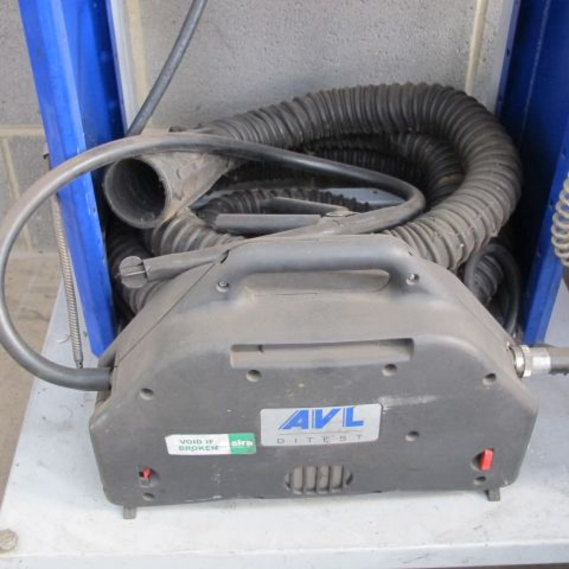 An AVL Ditest, AVL Dicom 4000 Emission Tester. Please note there is a £5 plus VAT Lift Out Fee on - Image 3 of 3
