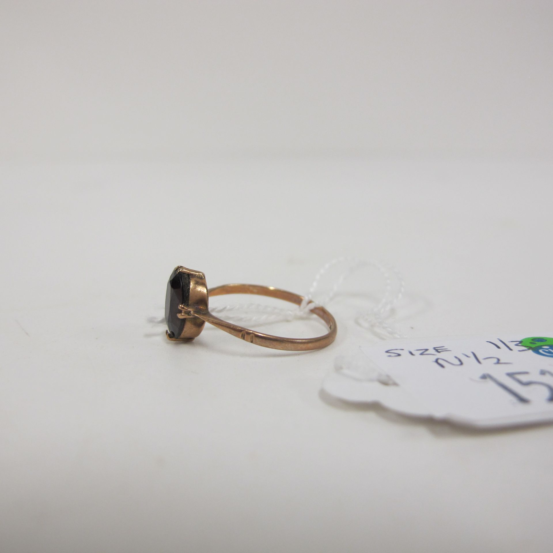 Three various 9ct gold rings, sizes N½, O, W (est £20-£30) - Image 3 of 6