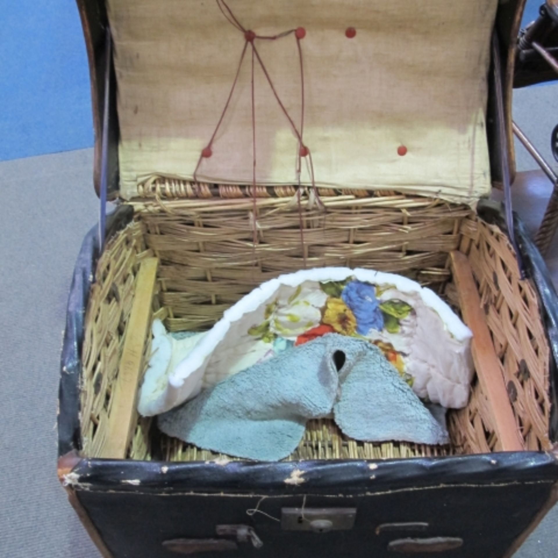 A Wicker Basket chest with all over leather outer with leather and metal carry handles and metal - Image 2 of 3