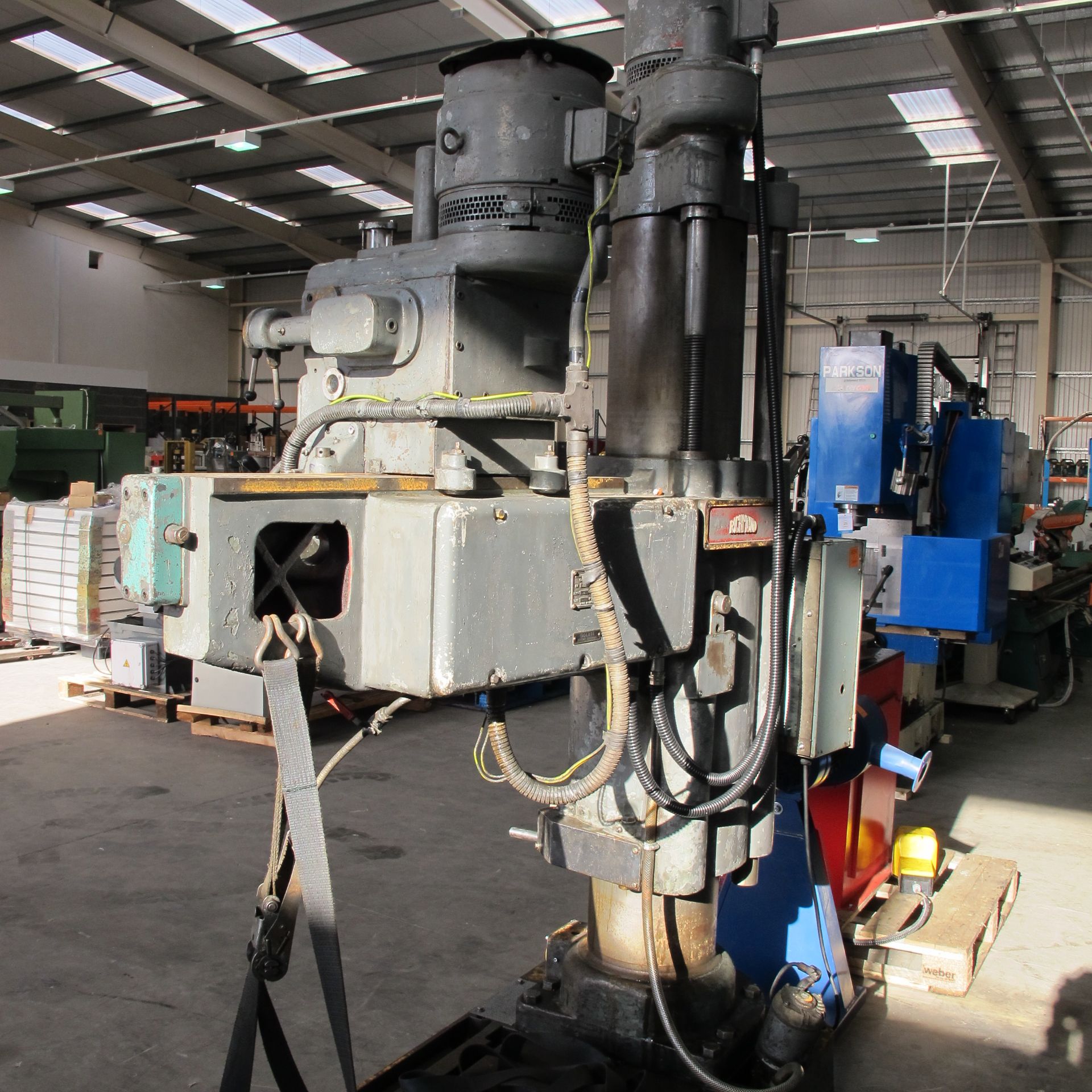 * Richmond Radial Arm Drill; 3' beam; 3 phase; serial number 2490P19. Please note there is a £30 + - Image 4 of 4