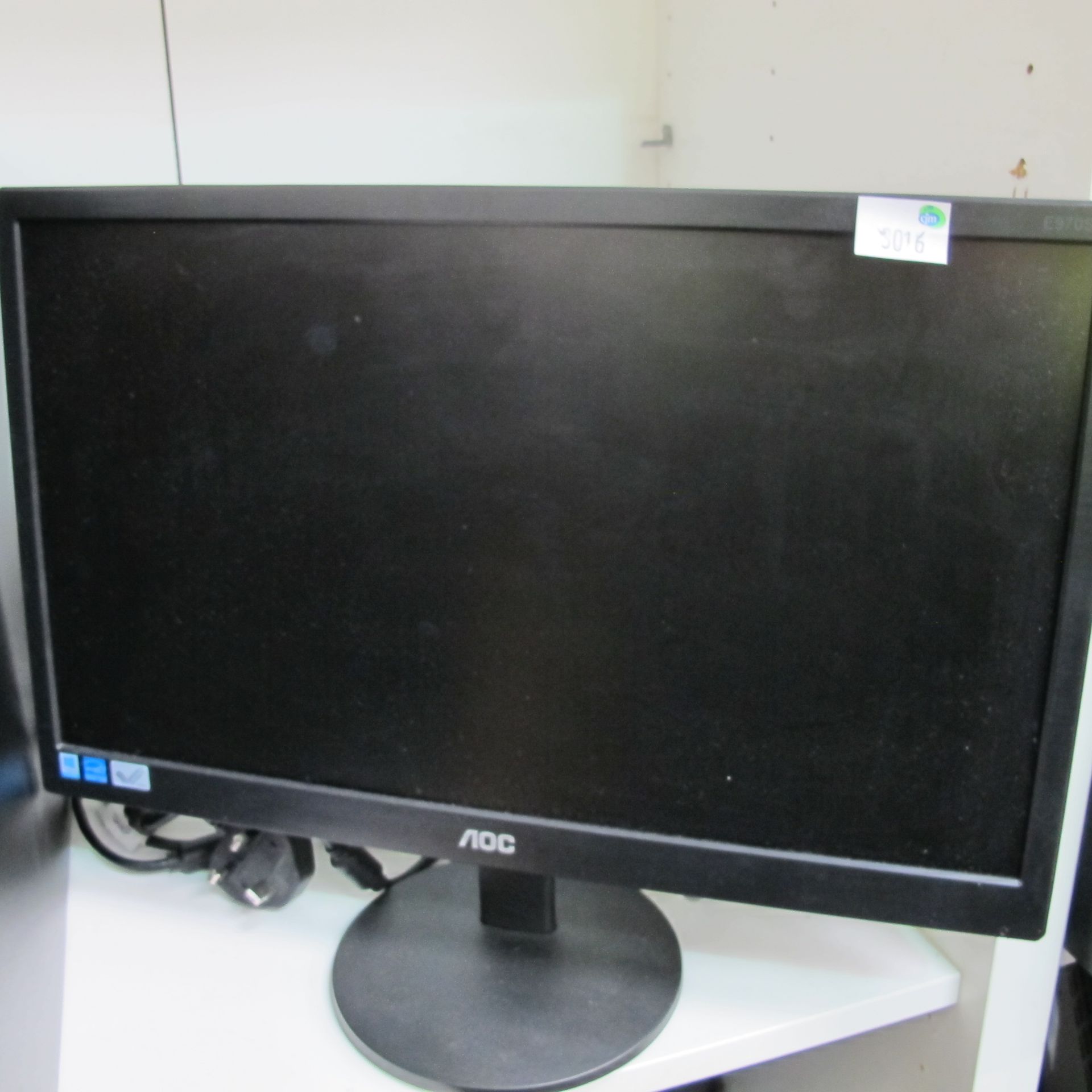 * A Cooler Master Computer with an AOC 18'' Monitor. This PC has had the hard - Image 4 of 4