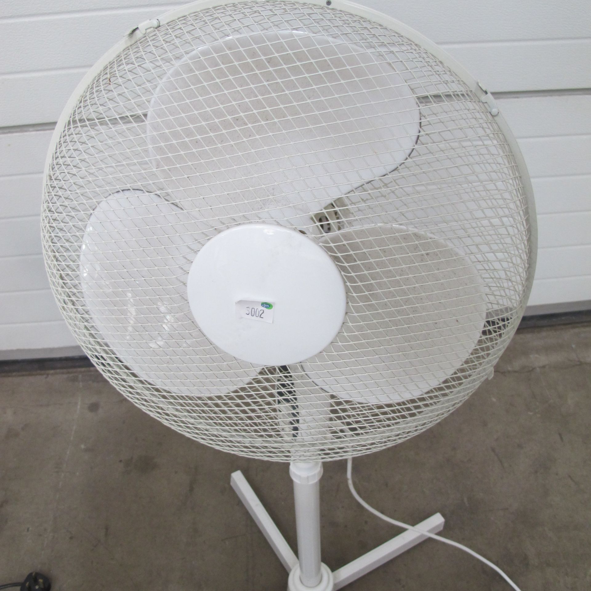 * A lot to include a small 'Dragon' Heater on four castor wheels, and two multi-speed fans (100cm - Image 2 of 7