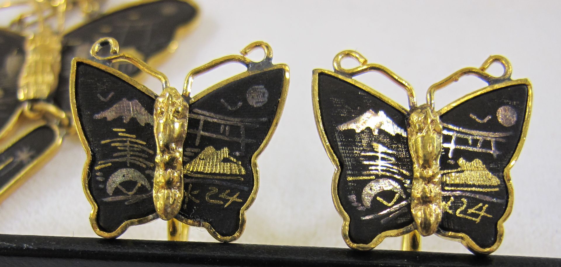 Japanese Damascene Suite - bracelet, necklace and earrings (est £50-£70)