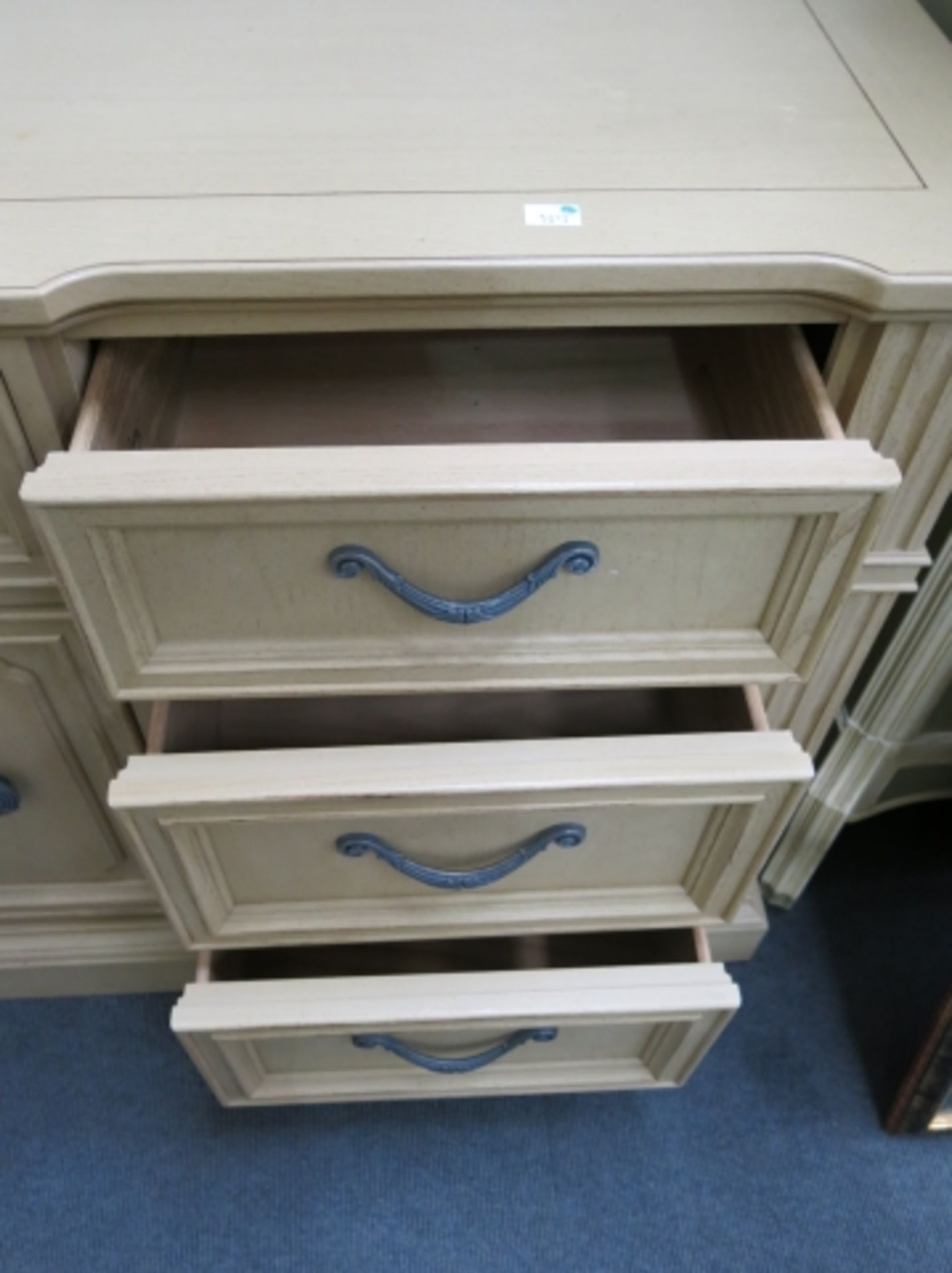 A Three Piece Bedroom Set from Stanley Furniture (Stanley Town, VA, USA). Large Bedroom Unit - Image 4 of 13