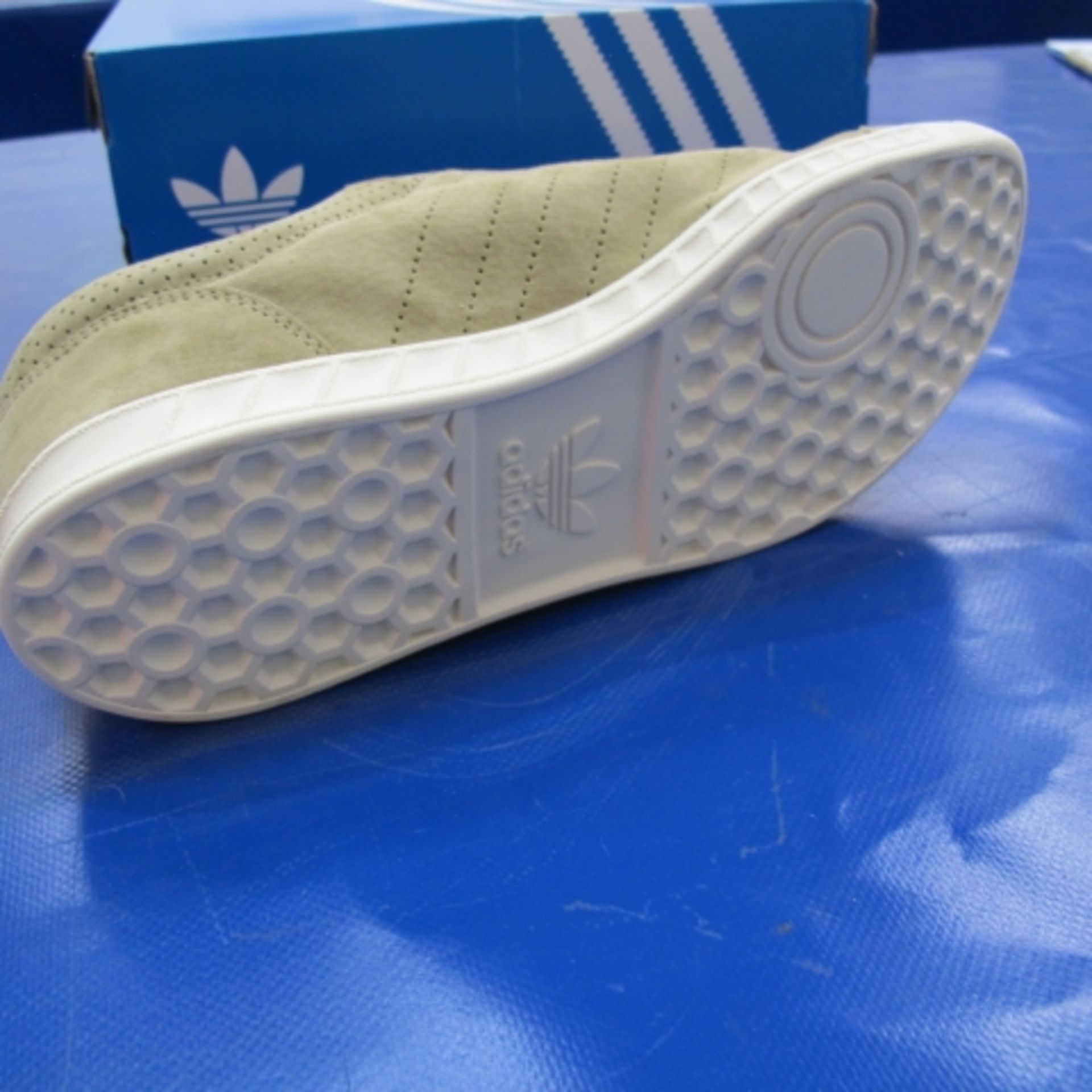 A pair of Adidas boxed shoes (new), UK size 9 Hamburg Freizeit Shoes (RRP £79) (est £20-£40) - Image 4 of 6