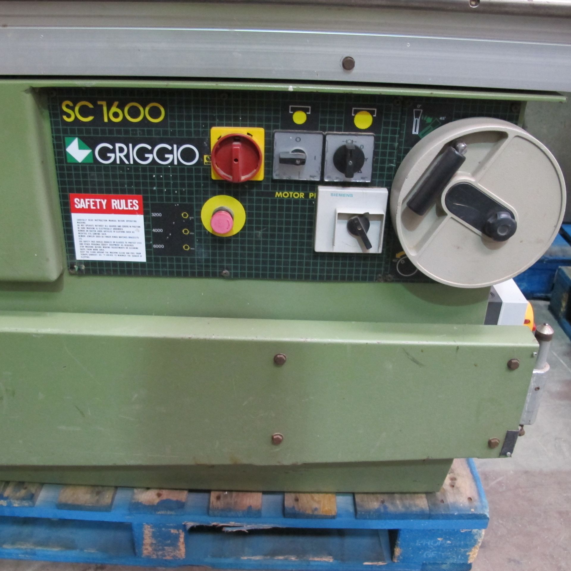 * A Griggio SC1600 Slide Table Saw. Please note there is a £10 + VAT Lift Out Fee on this lot - Image 2 of 3