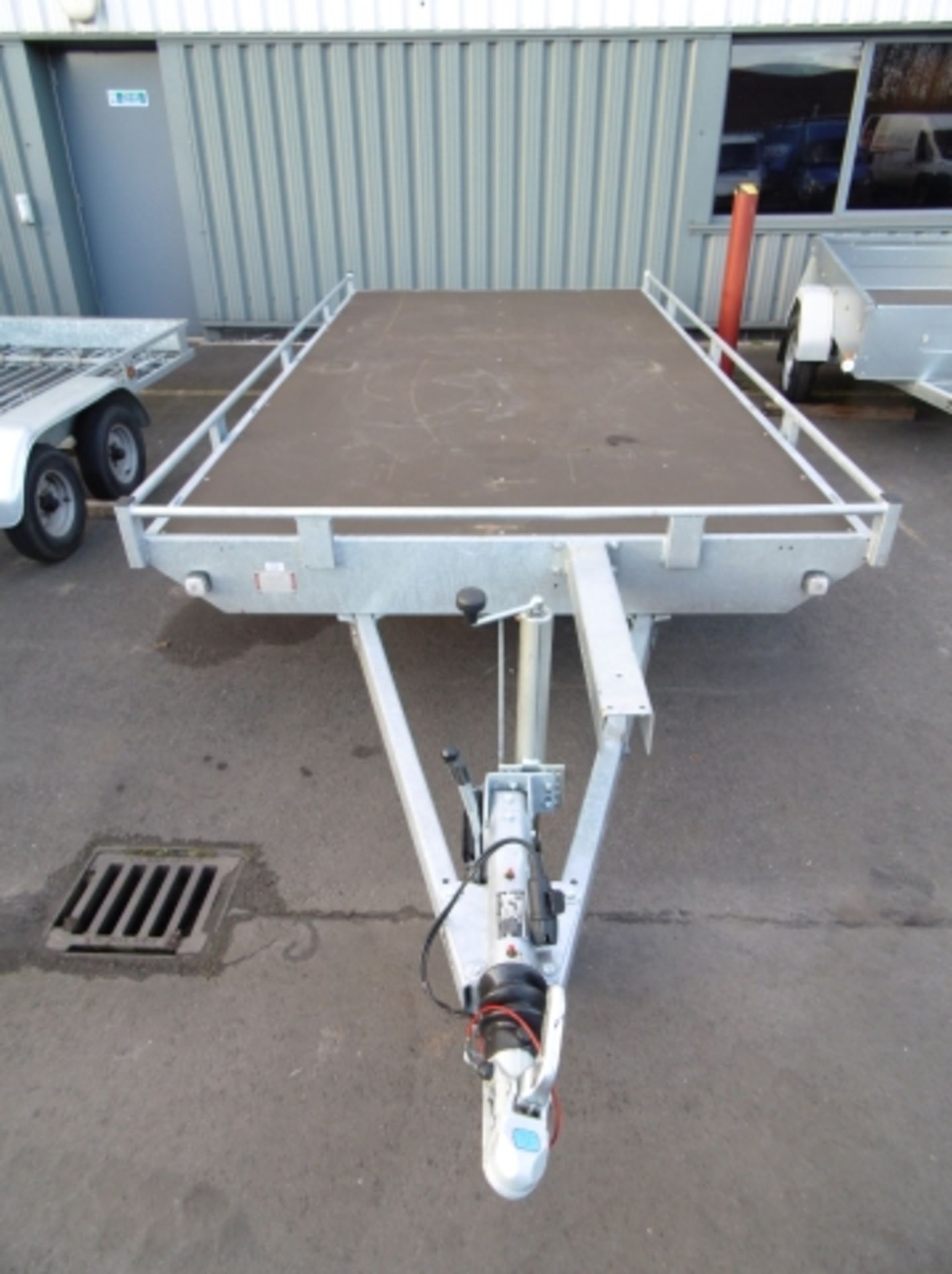 * Eduard type 4 2700KG Flat Bed Twin Axle Trailer with galvanised frame; bed size 4050 x 2000 mm; - Image 3 of 7