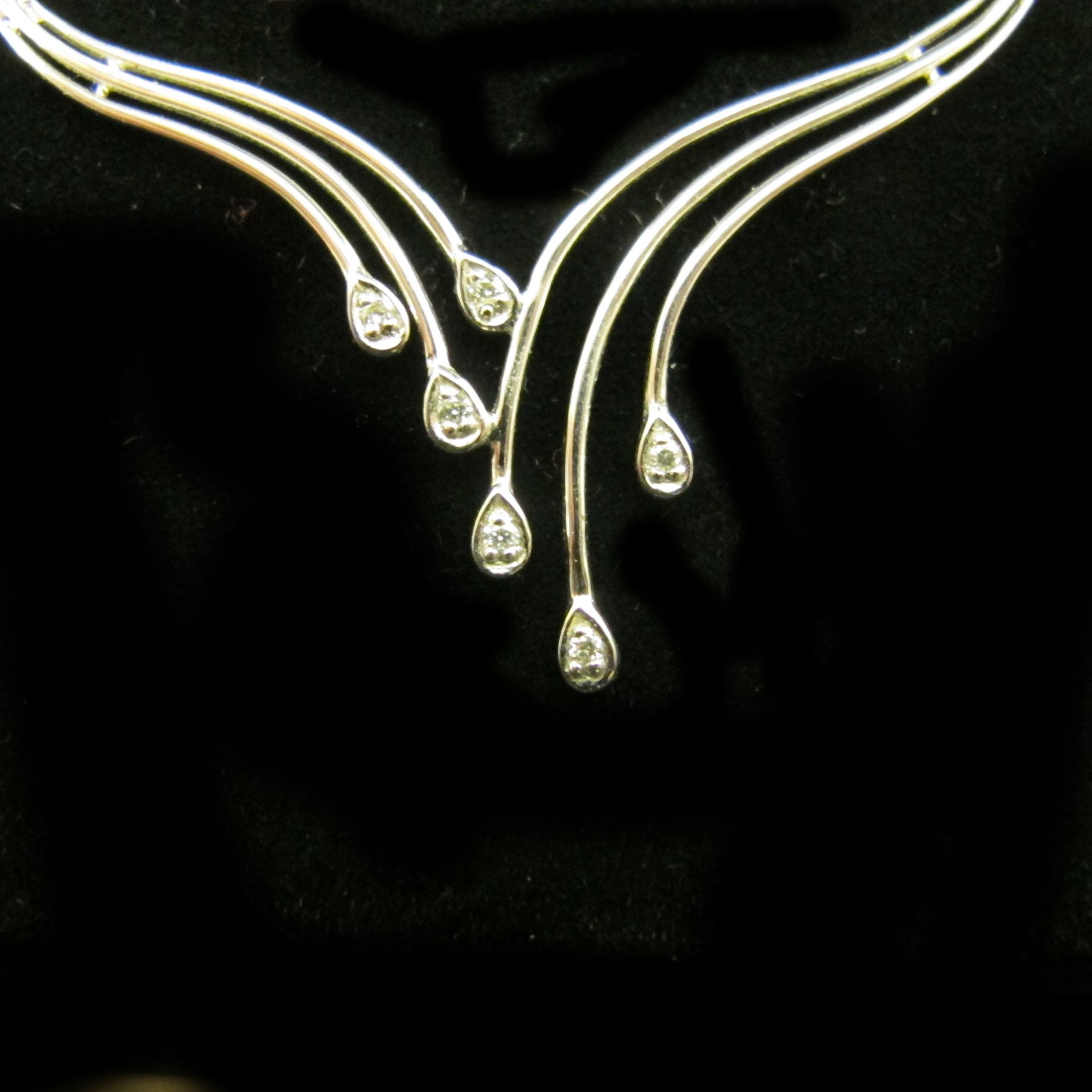 9ct White Gold Diamond (x6) Set Necklace (est £80-£120) - Image 2 of 3