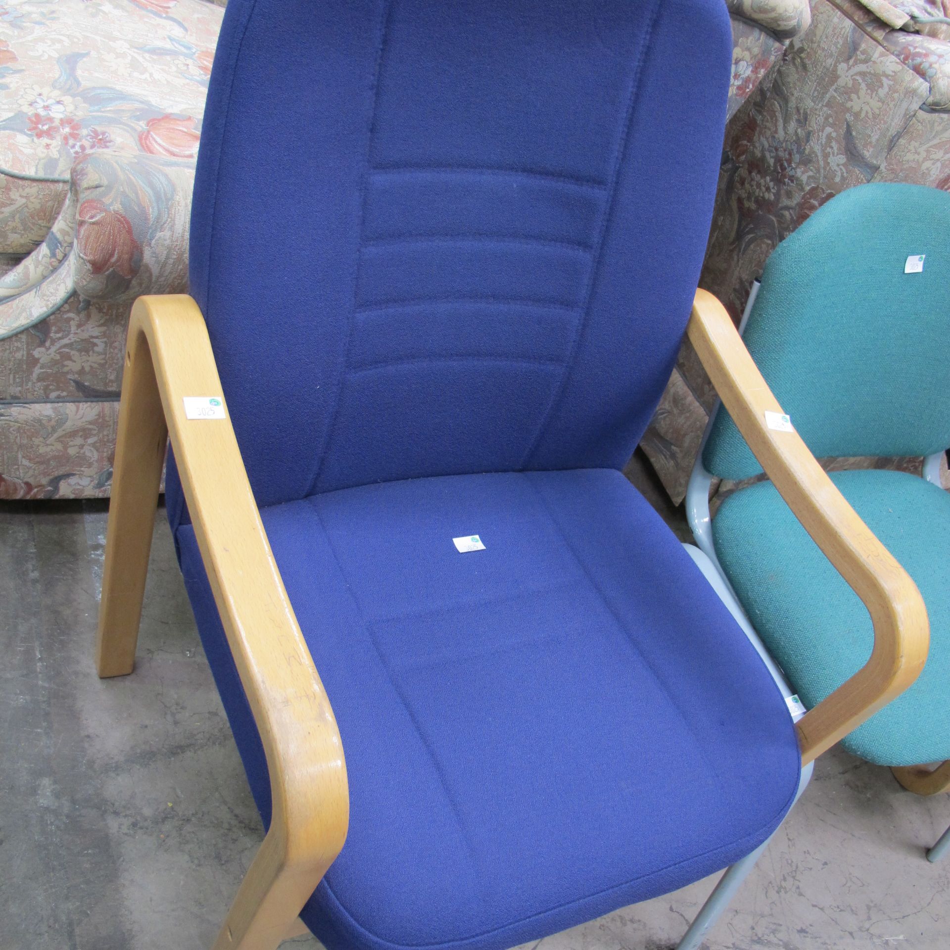 * A lot to contain 2 x similar blue waiting room chairs with wooden legs and arm rests, and a - Image 2 of 6