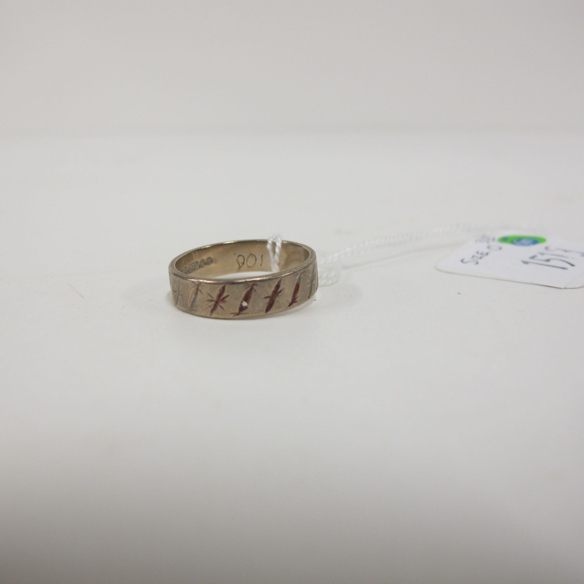 Three various 9ct gold rings, sizes N½, O, W (est £20-£30) - Image 4 of 6