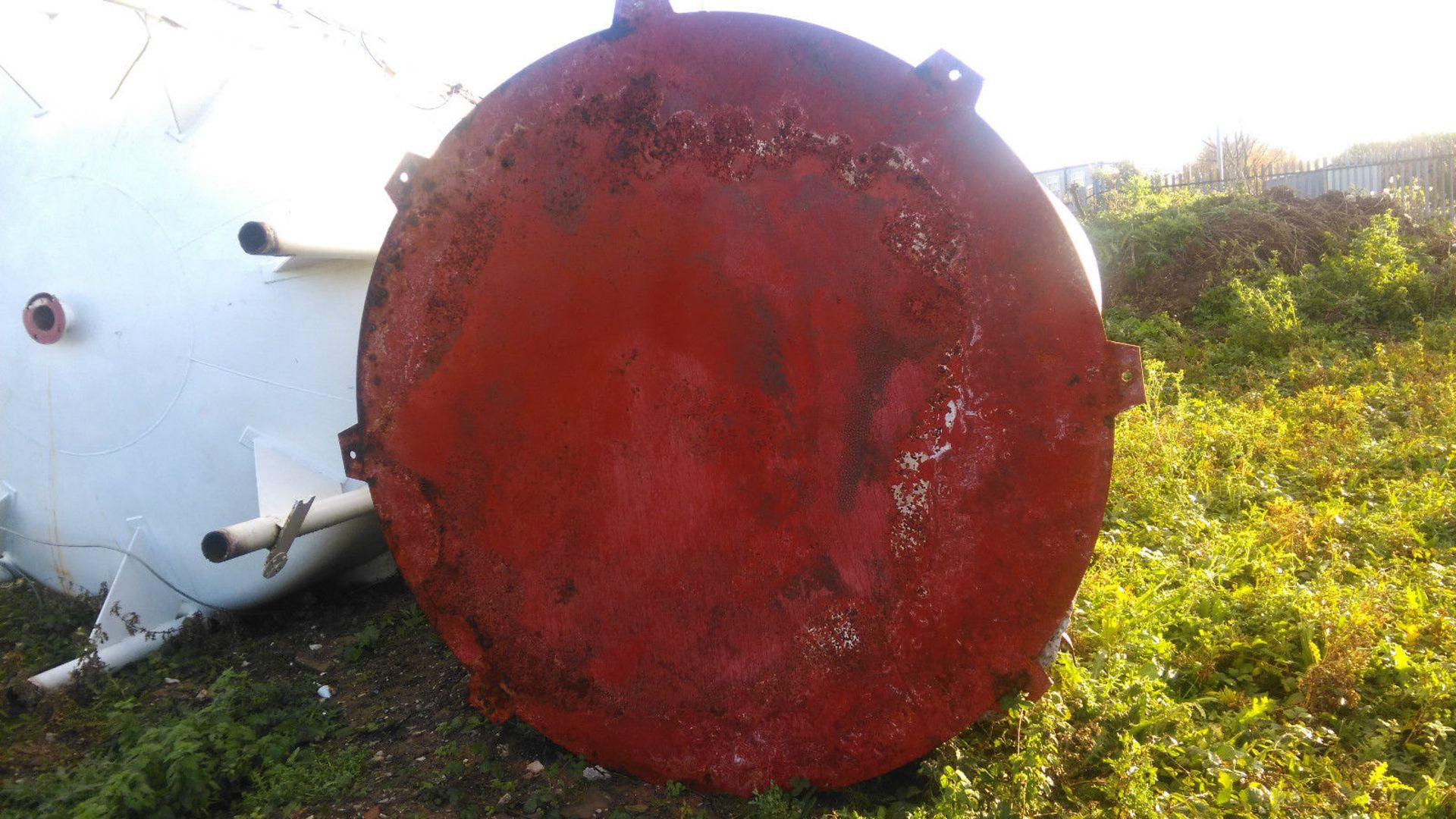 * Approx. 24,000L non-bunded single skin oil / red diesel / kerosene tank. 2300mm diameter x - Image 2 of 3