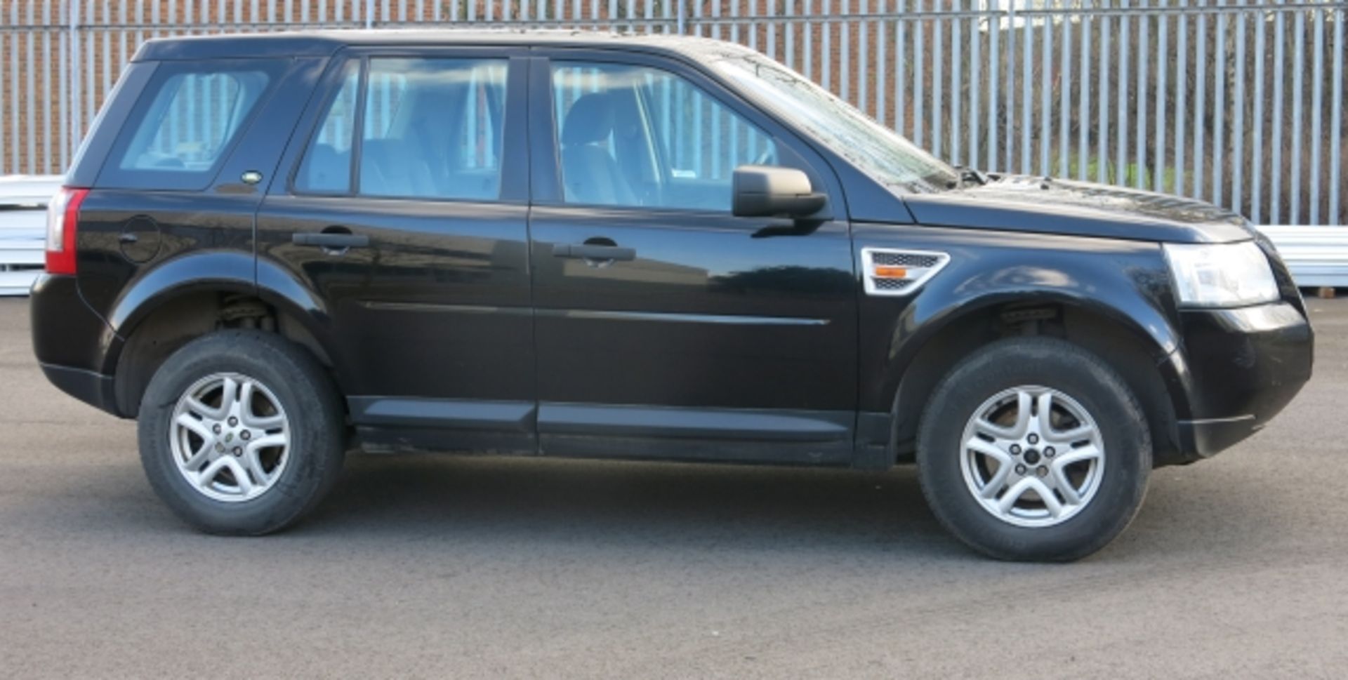 (07) Landrover Freelander 2 STD4; diesel 2179cc; registration YB07 ENH; 178795 recorded miles, - Image 4 of 16