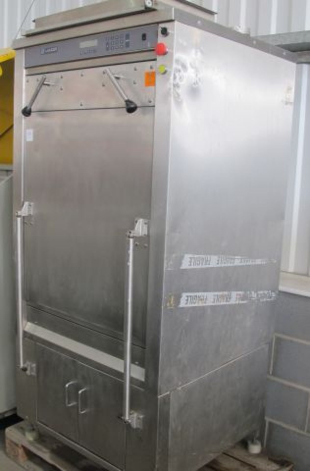 * Getinge Lancer Washer, Model Unknown, as used in Labs and Hospitals. Please note there is a £10
