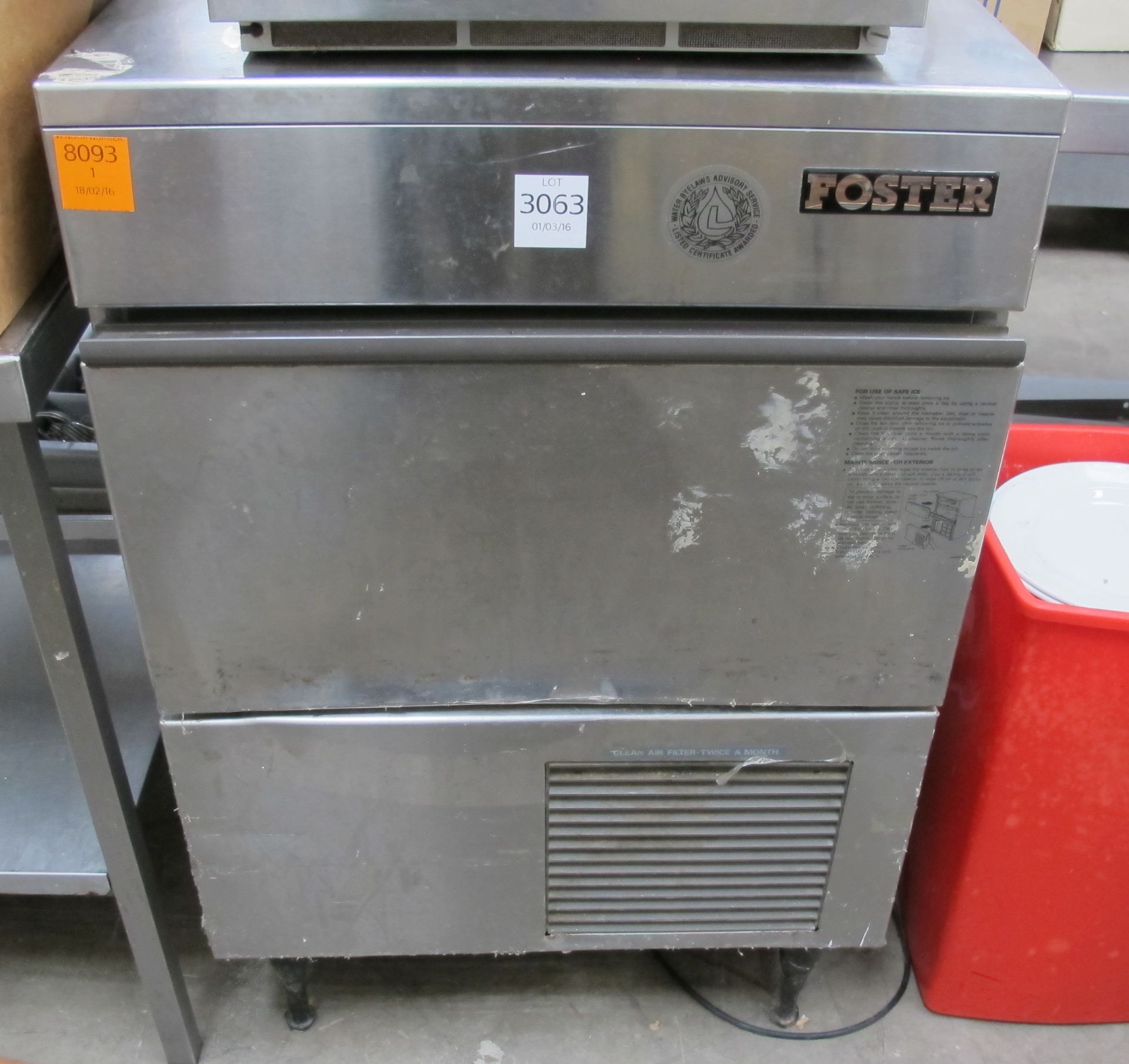 * A Foster stainless steel 240V Ice Making Machine. Please note there is a £5 + VAT Lift Out Fee