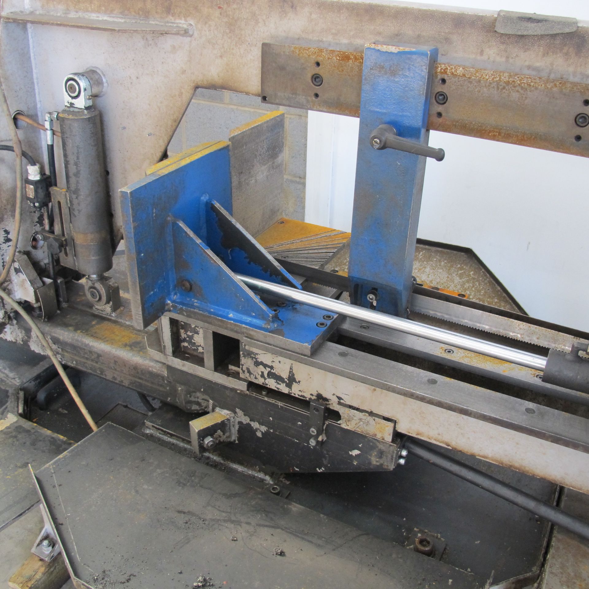 * 2007 Reisen Model 550 DGSA Semi-Automatic Double Mitre Bandsaw; hydraulic vice; cuts 350mm - Image 4 of 6