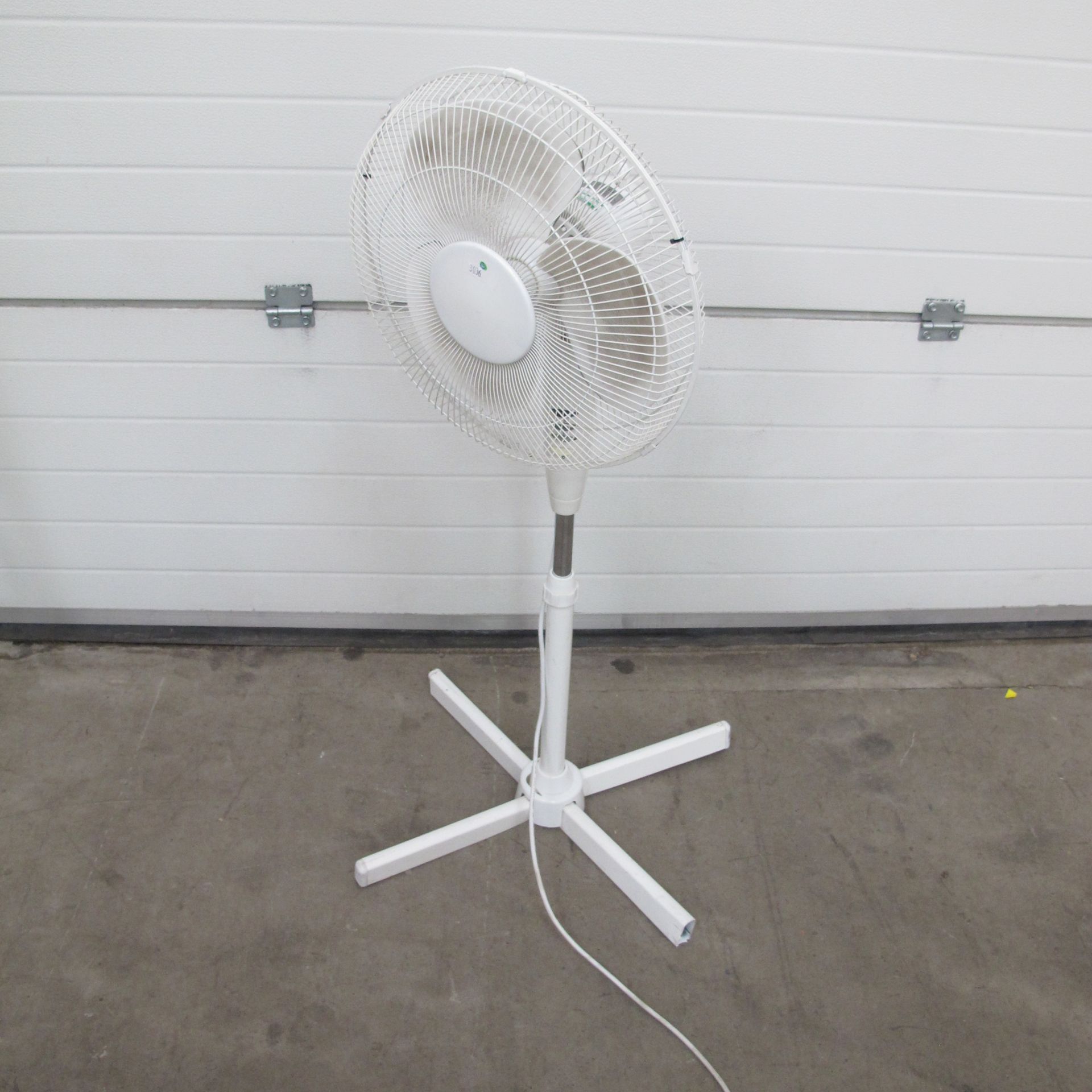 * A lot to include a white coffee table (46cm x 90cm x 45cm) and 2 x various sized fans (103cm and - Image 2 of 5