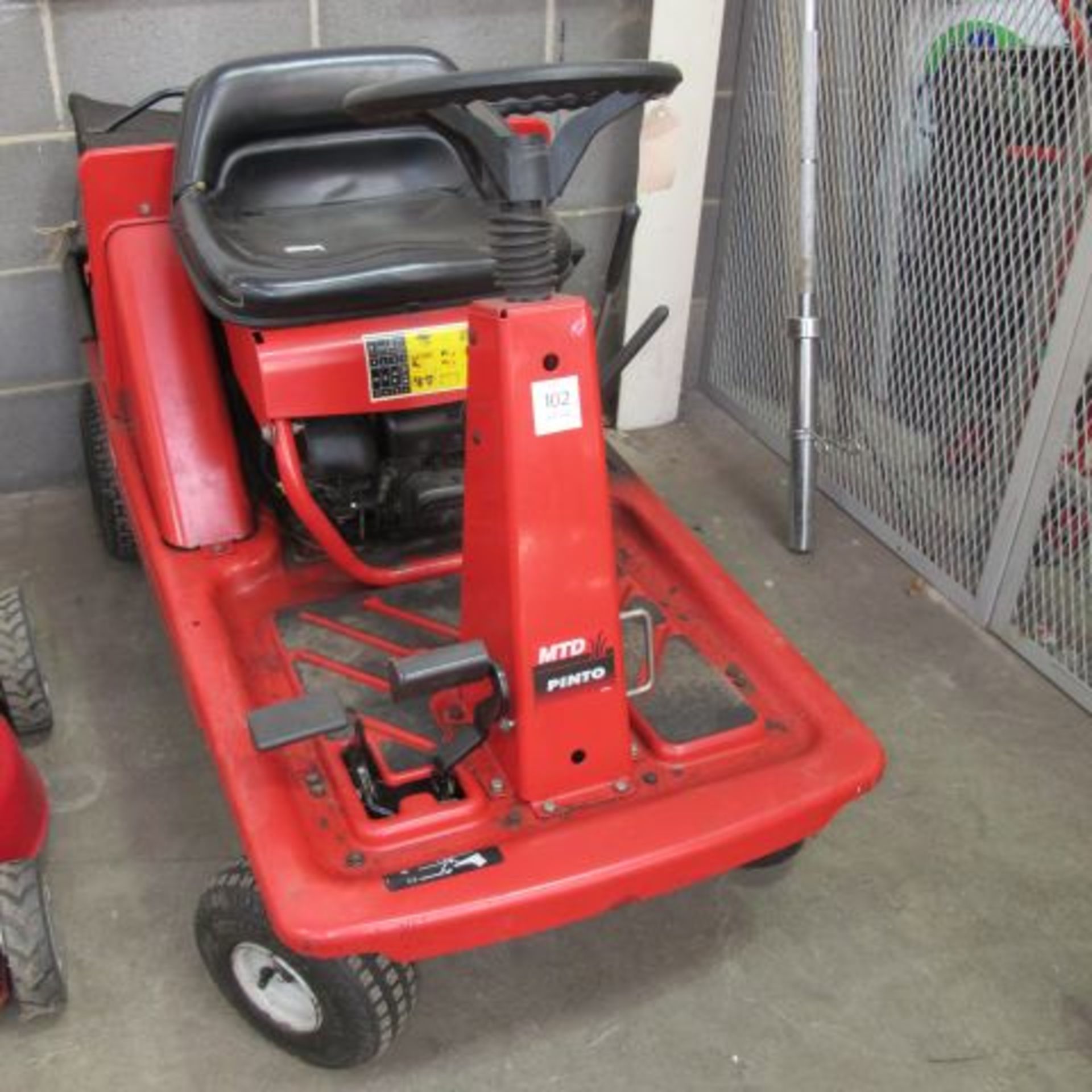 An MTD Pinto Ride On Mower. Please note there is a £10 plus VAT Lift Out Fee on this lot