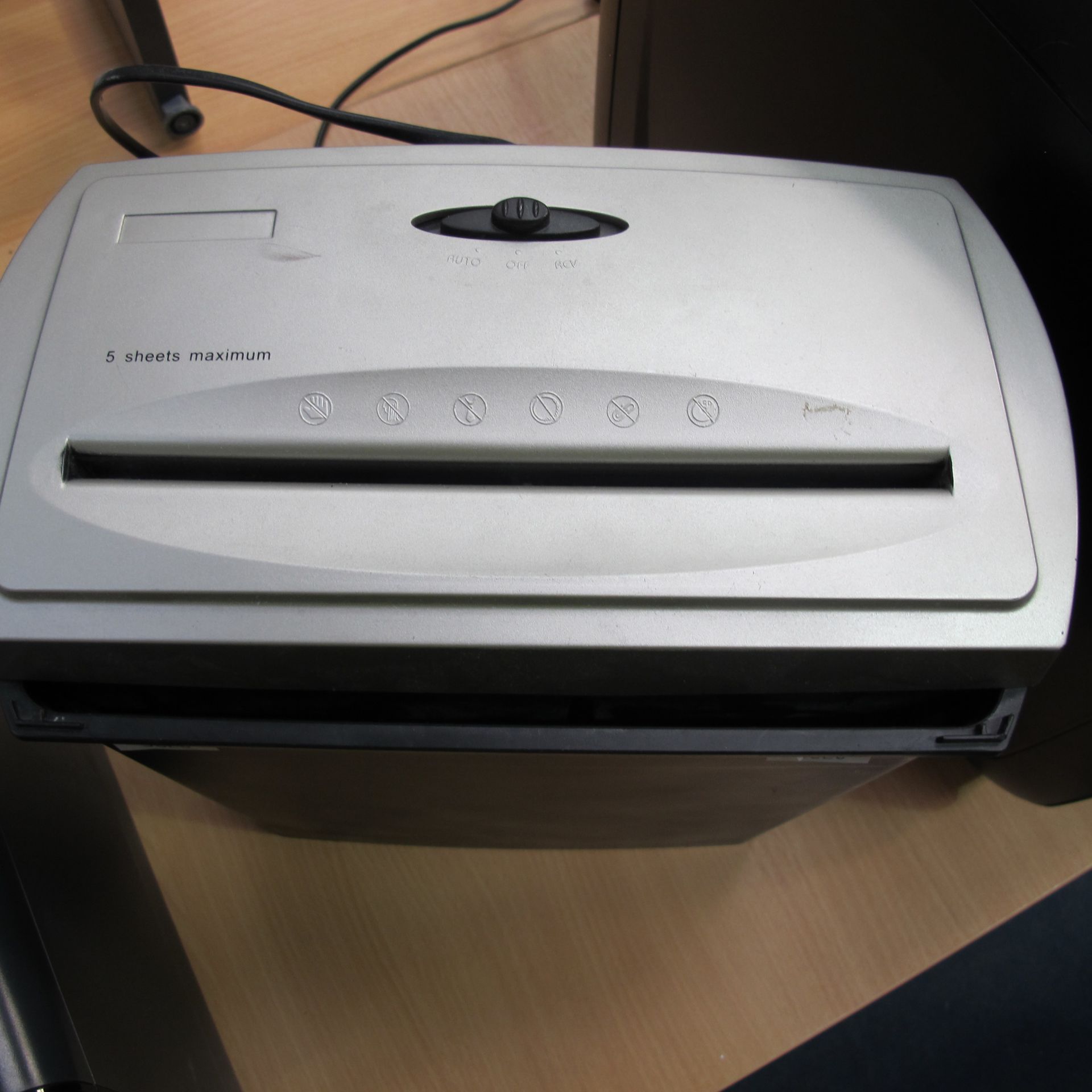 * A lot to include an HP Officejet Pro 8610 Scanner/Printer. Also comes with three boxes of ink - Image 9 of 10