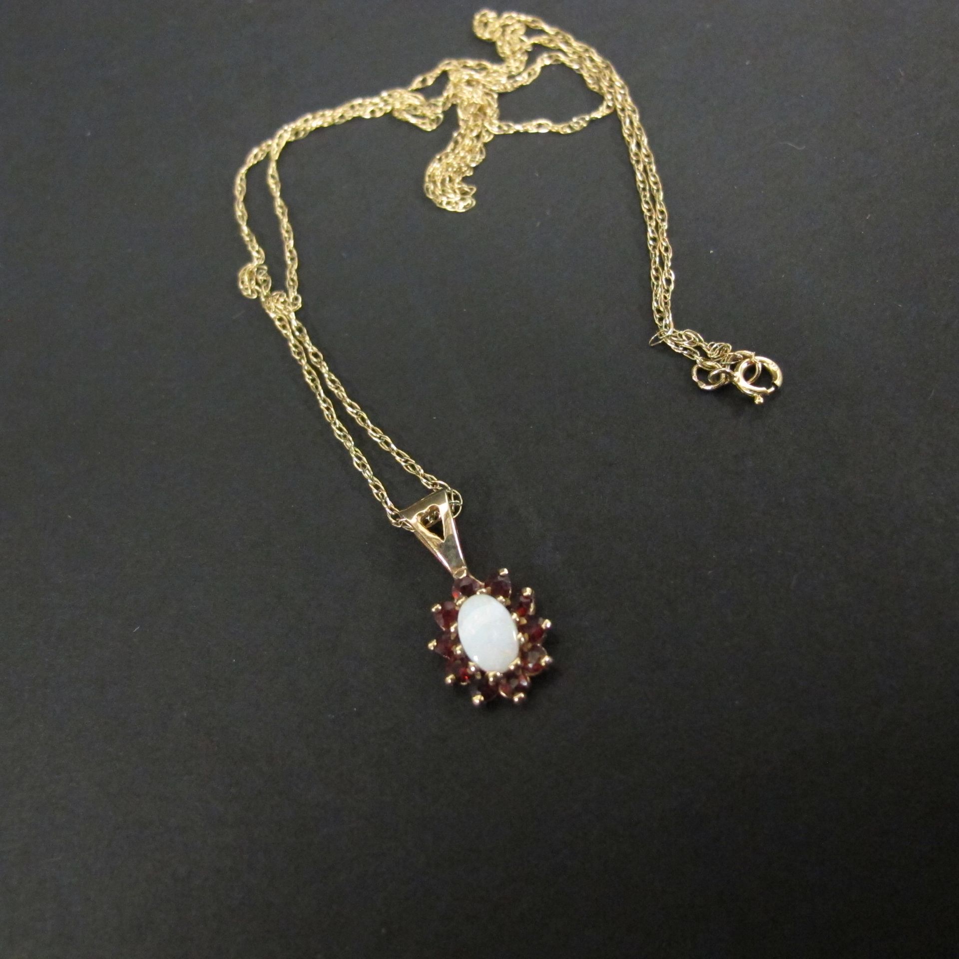 9ct gold, opal and garnet pendant on 9ct gold chain (est £30-£60) - Image 2 of 3