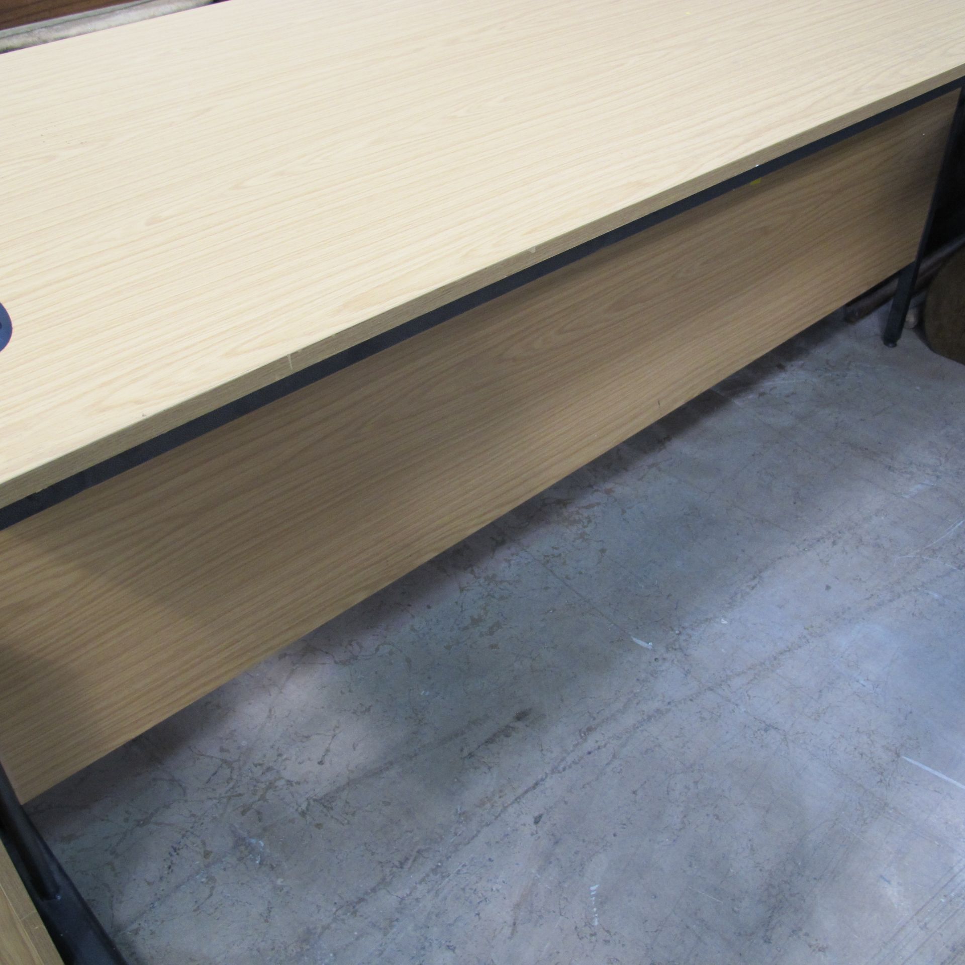 * A lot to contain a large office desk (180cm x 80cm) and a set of office drawers on castor - Image 3 of 5