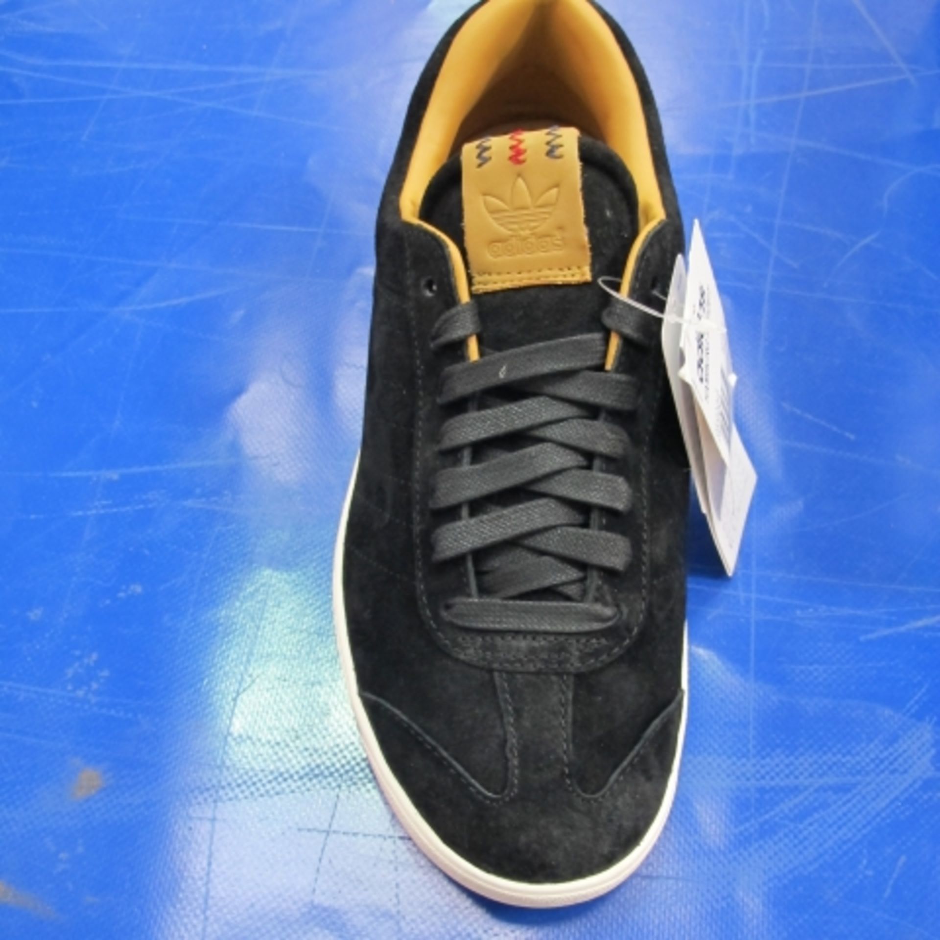 A pair of Adidas boxed shoes (new), UK size 8½ Hamburg Freizeit Shoes (RRP £79) (est £20-£40) - Image 2 of 7