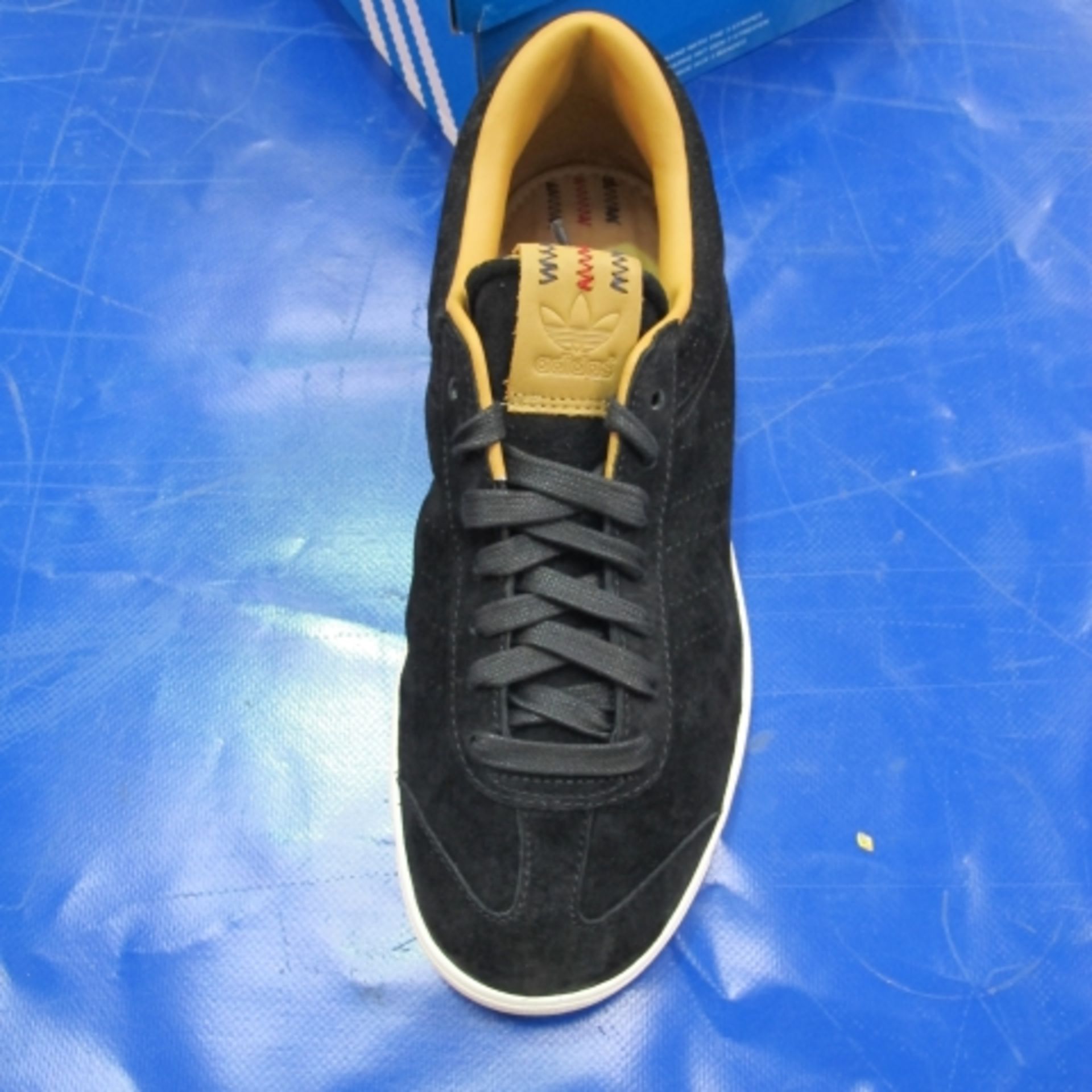 A pair of Adidas boxed shoes (new), UK size 8½ Hamburg Freizeit Shoes (RRP £79) (est £20-£40) - Image 2 of 5