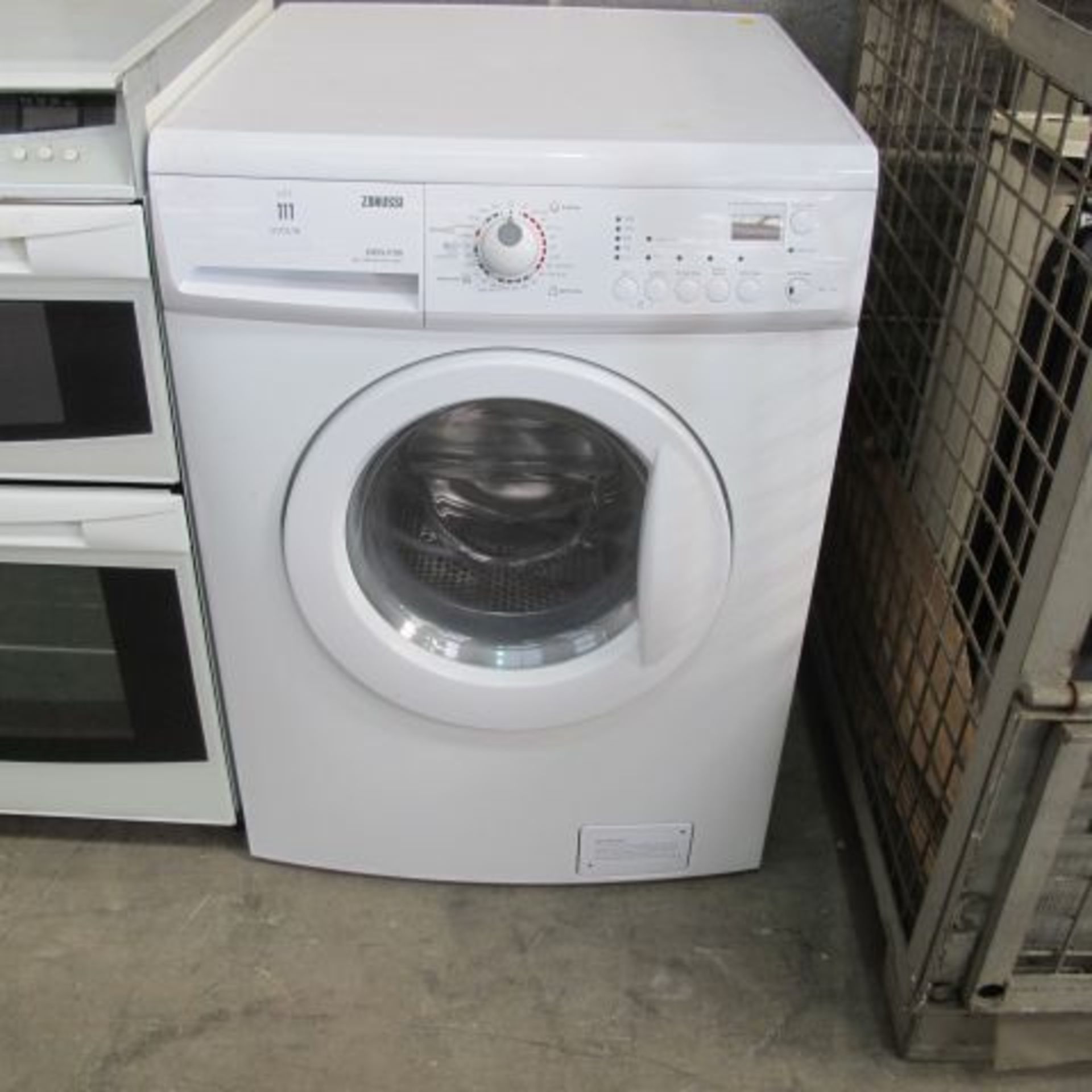 A Zanussi ZKG7143 6KG 1400 Max Spin Washing Machine