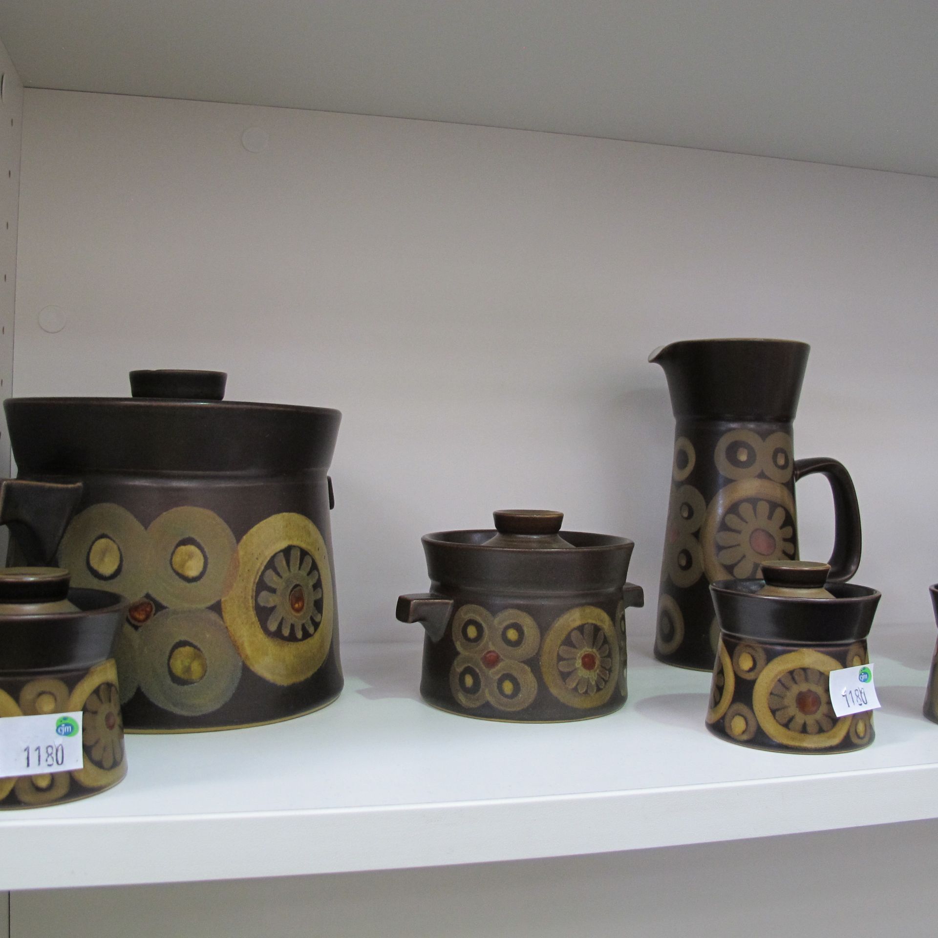 A lot to include 53 pieces of Denby Arabesque Ceramics. Items include salt and sugar pots, 2 x - Image 4 of 11