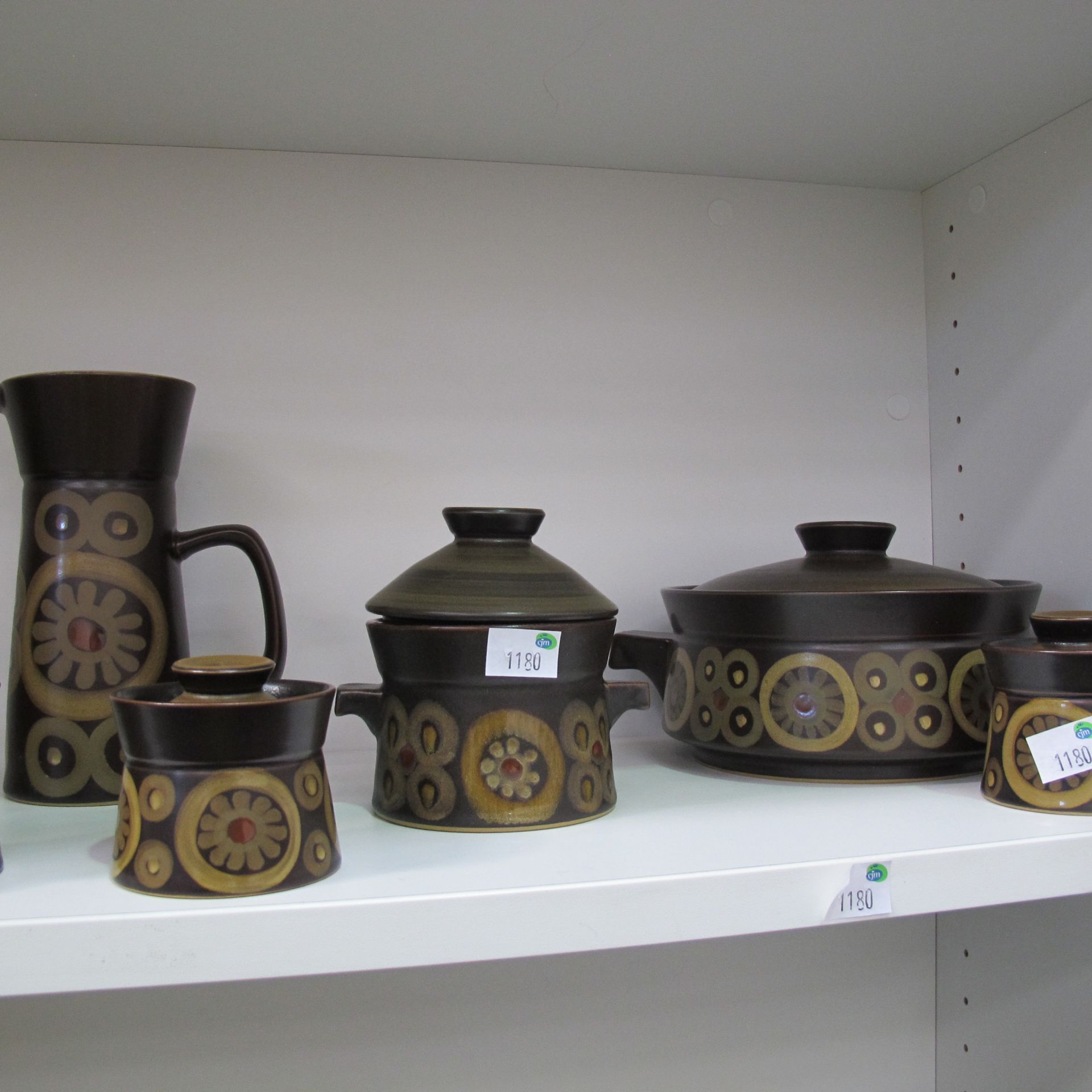 A lot to include 53 pieces of Denby Arabesque Ceramics. Items include salt and sugar pots, 2 x - Image 5 of 11