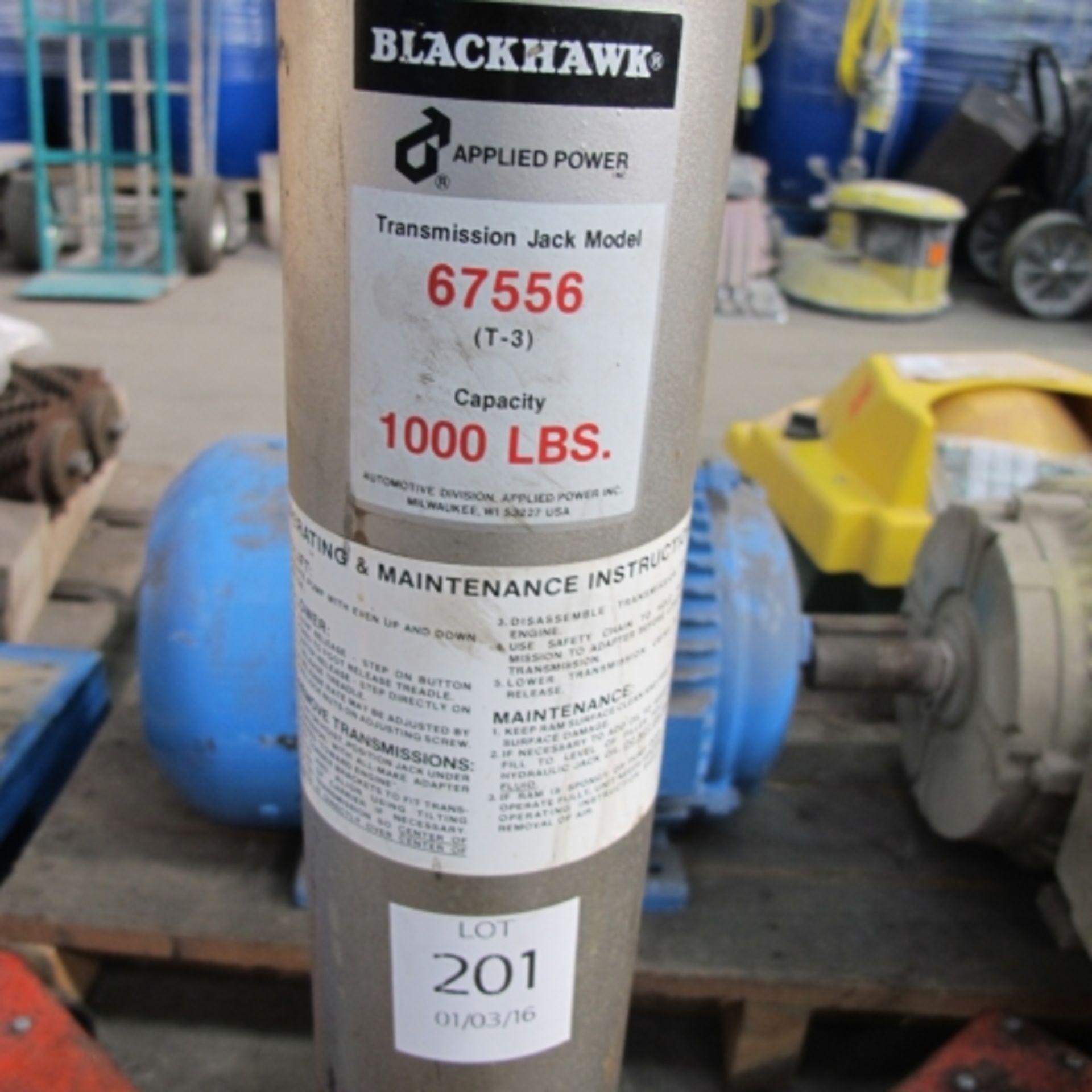 * A Black Hawk Transmission Jack Capacity 1000lbs, Model Number 67556. Please note there is a £5 - Image 3 of 4