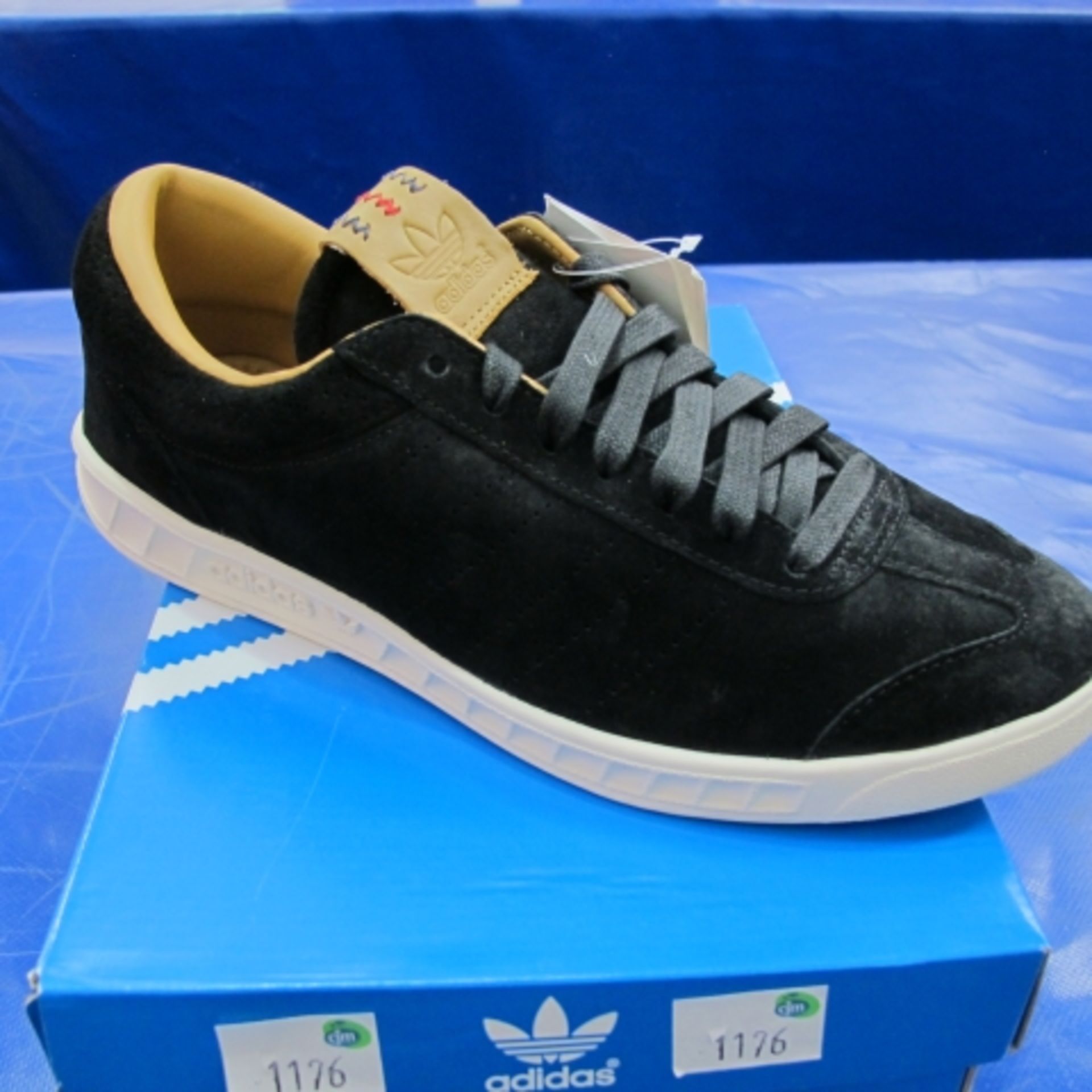 A pair of Adidas boxed shoes (new), UK size 8½ Hamburg Freizeit Shoes (RRP £79) (est £20-£40)