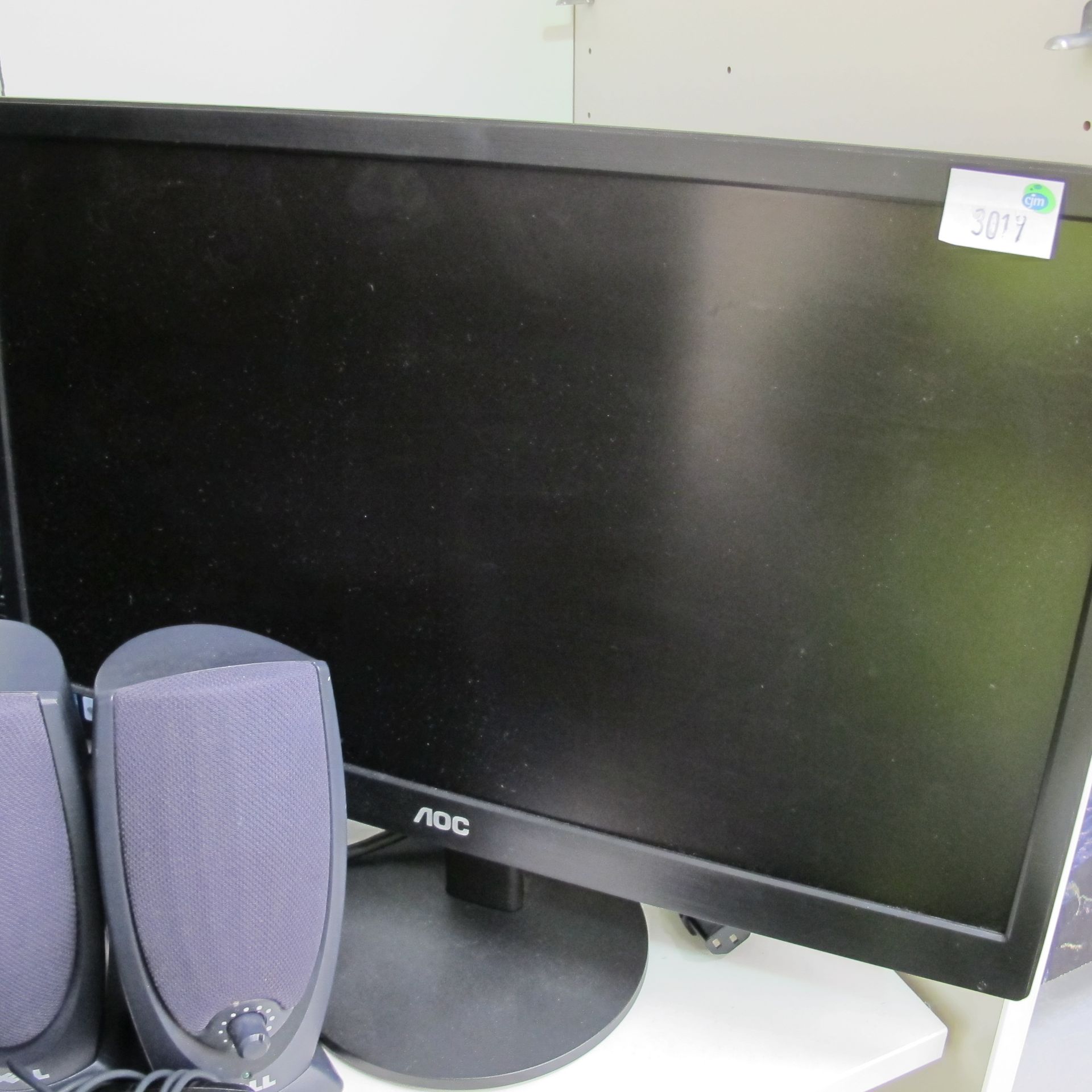 * A Cooler Master Computer with an AOC 18'' Monitor. Comes with a - Image 5 of 5