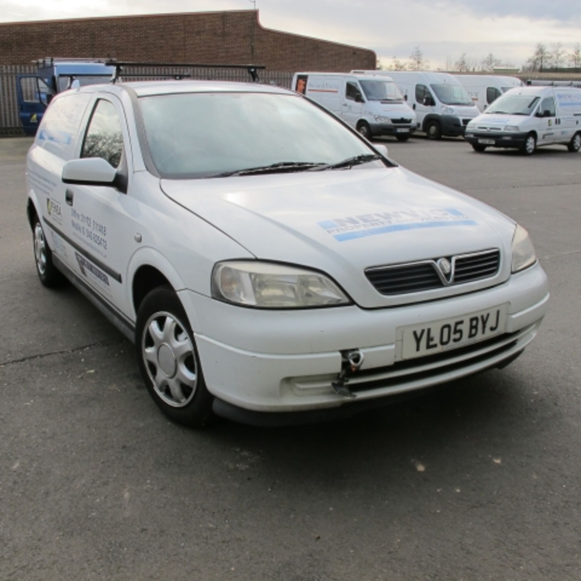 * (05) Vauxhall Astra Envoy 1.7 CDTI Van; diesel 1686cc; registration YL05 BYJ; mileage reading