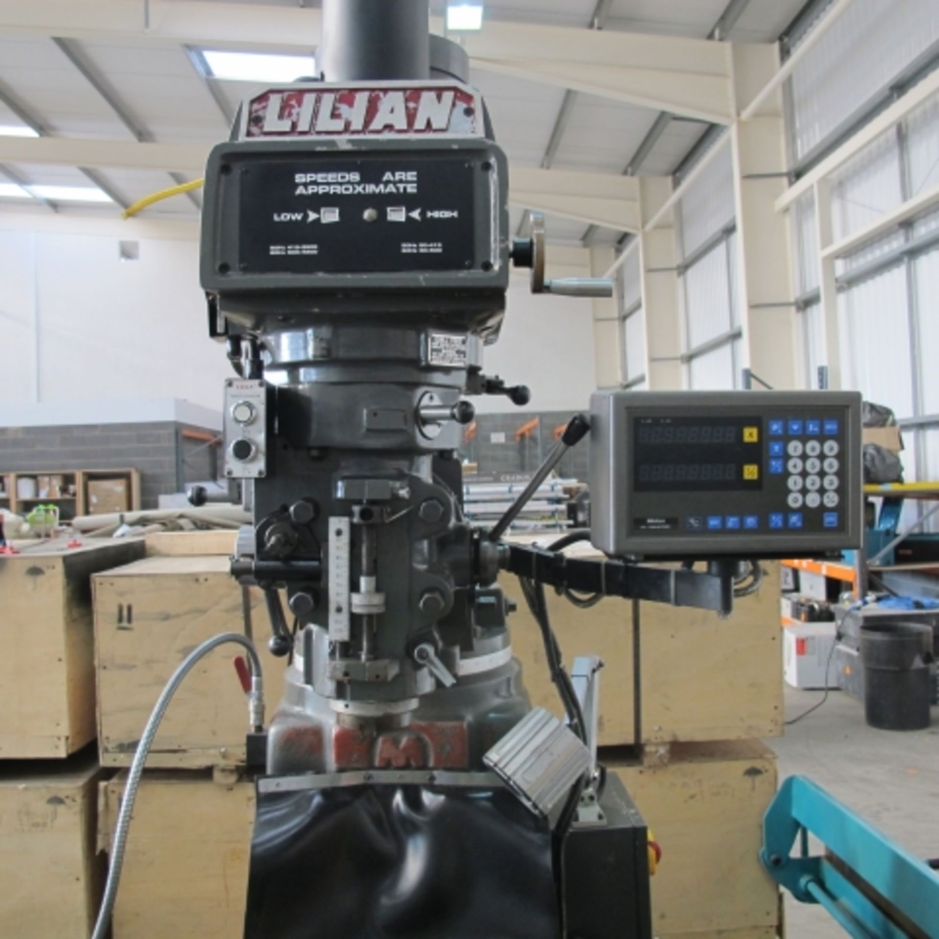 * Lilian Turret Mill Mod 5VH, power feed on 2 axis and rapid feeds on 2 axis, power drawbar and 2 - Image 4 of 6