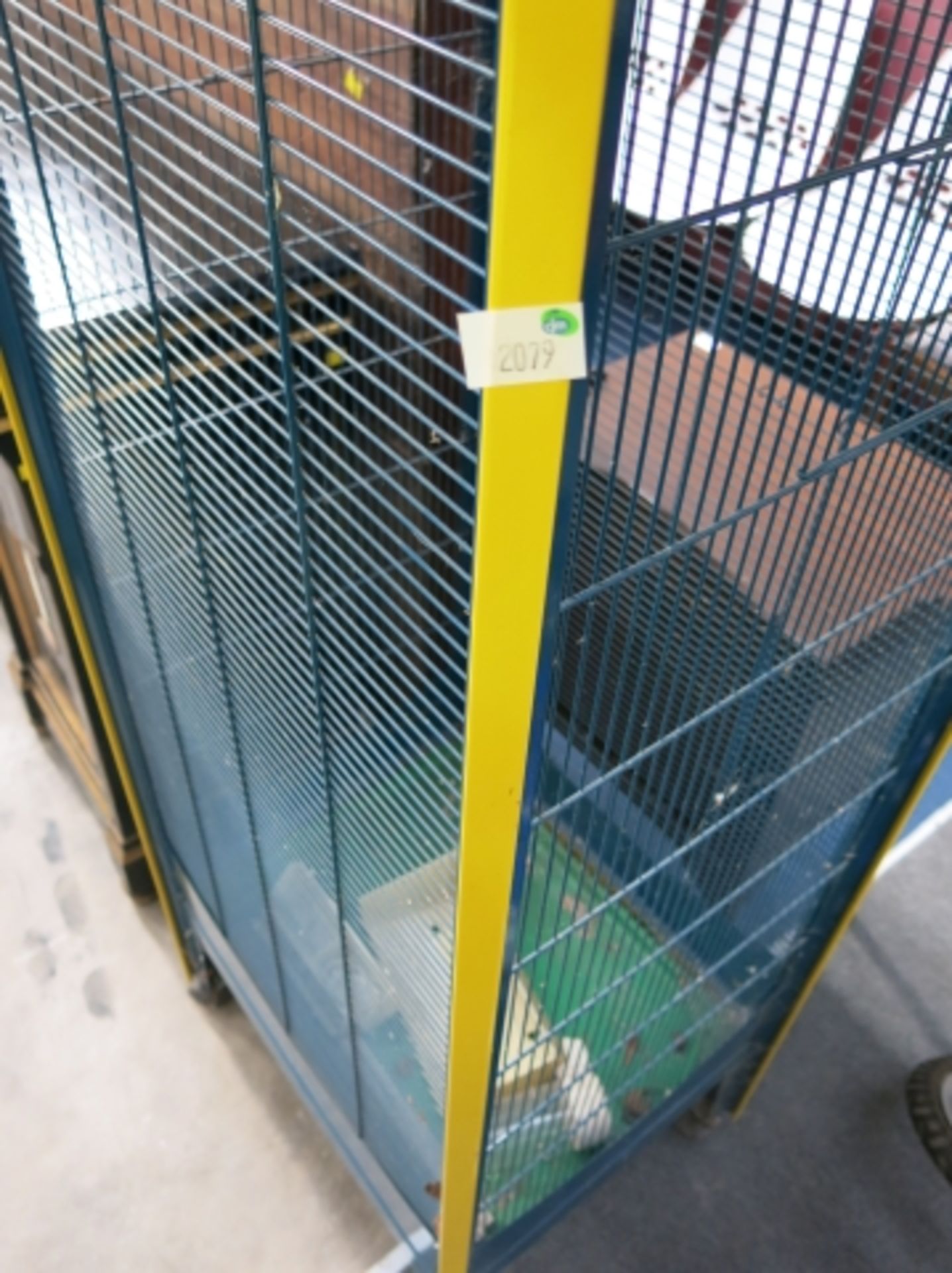A Ferplast bird aviary in green and yellow metal with some accessories (H160cm, W74cm, D61cm) on - Image 3 of 3