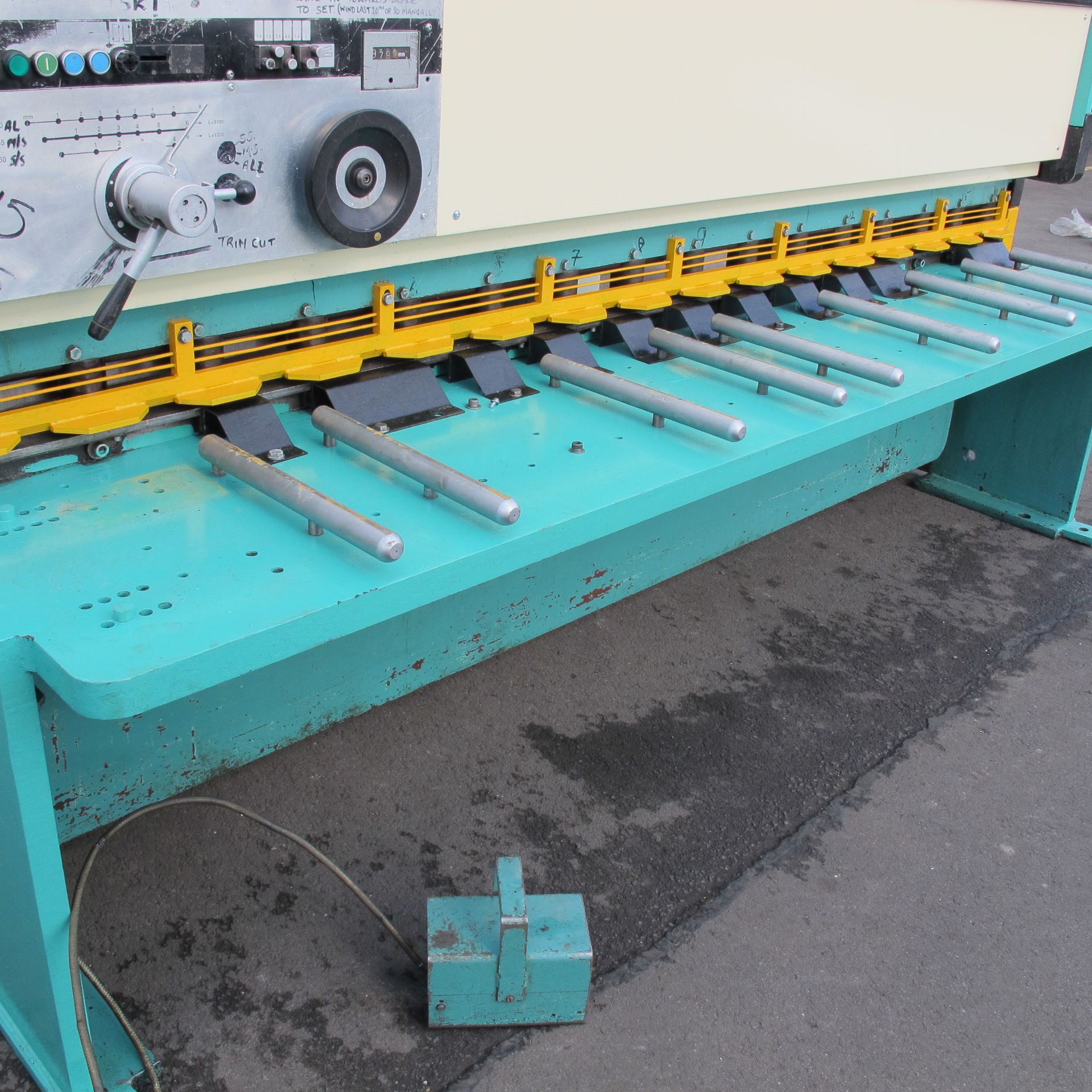* Promecam Model GH630Z 3000 x 6mm Guillotine with power backgauge. This lot is sold on a 'Buyer - Image 4 of 7