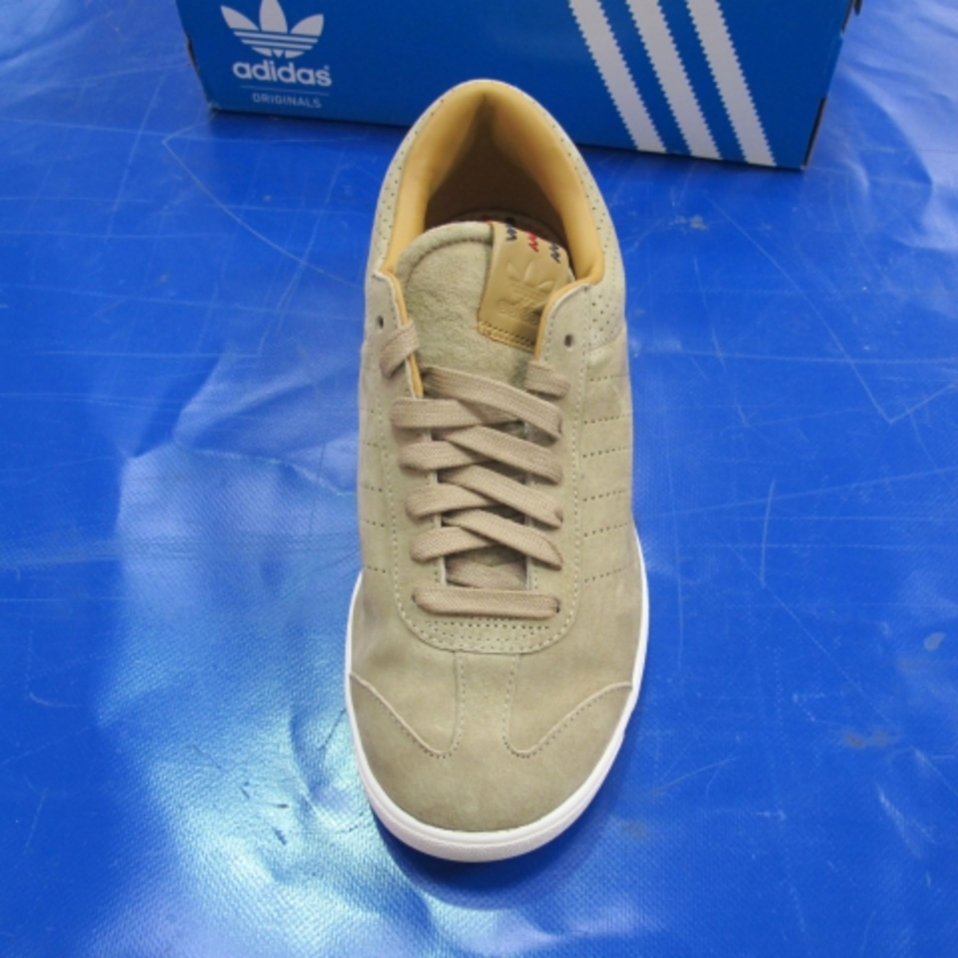 A pair of Adidas boxed shoes (new), UK size 9 Hamburg Freizeit Shoes (RRP £79) (est £20-£40) - Image 3 of 6