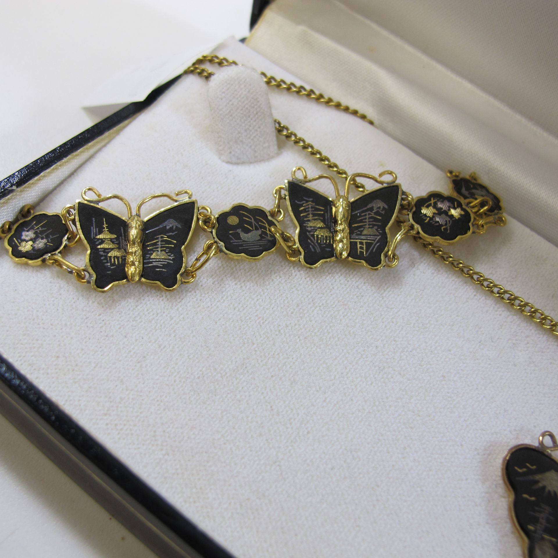 Japanese Damascene Suite - bracelet, necklace and earrings (est £50-£70) - Image 2 of 4