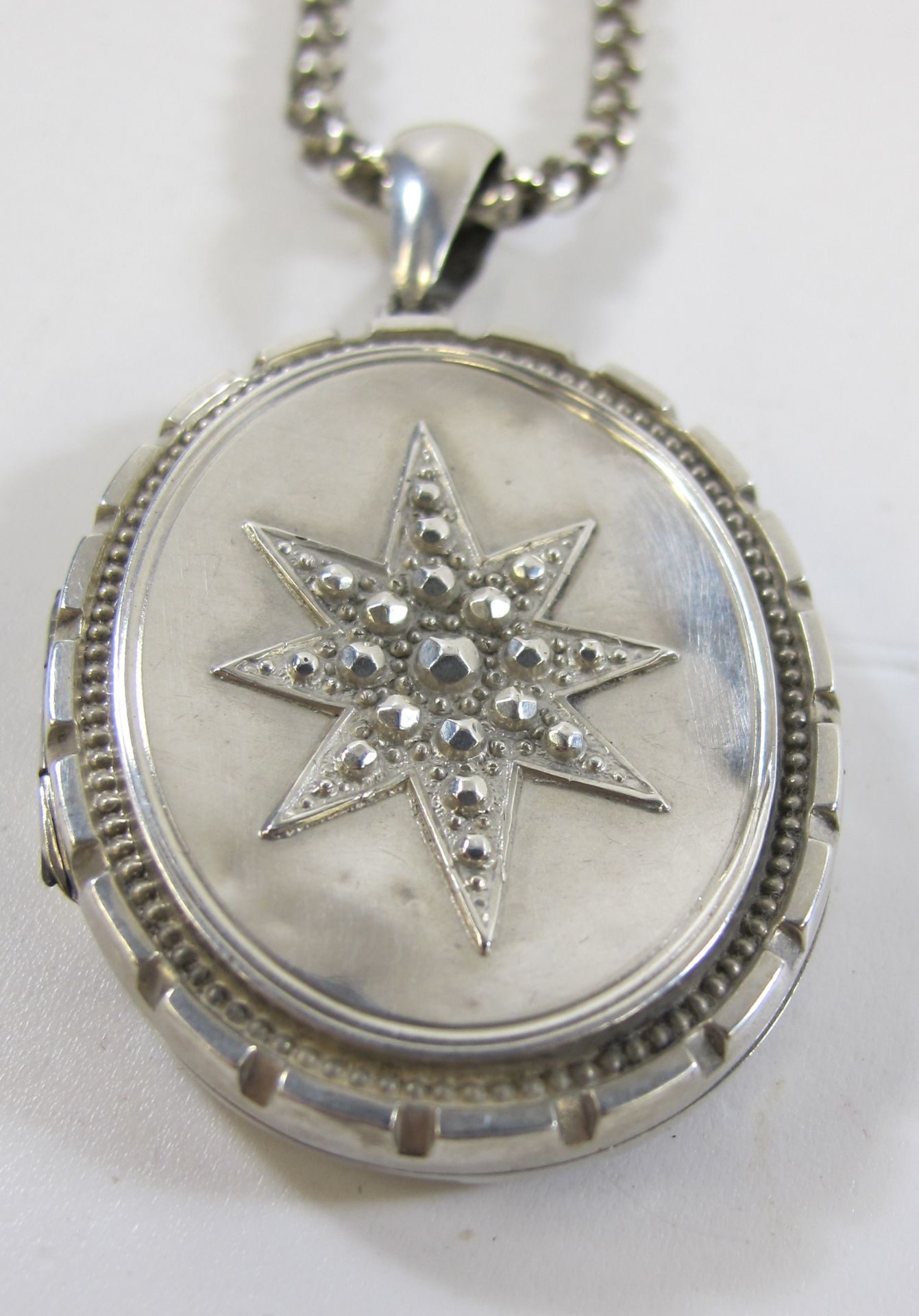 Victorian Silver (Birmingham 1882) Locket on Chain (est £60-£90)