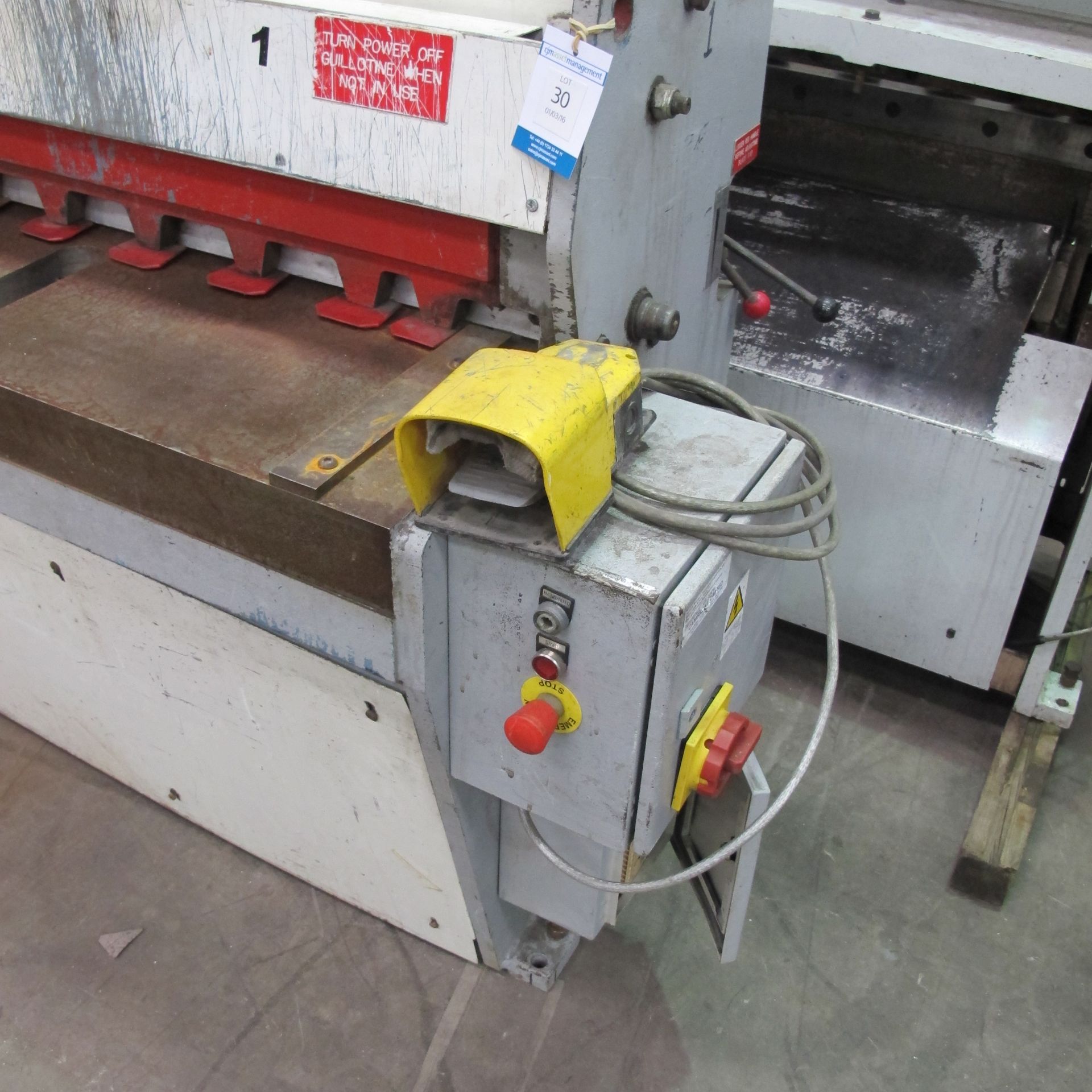 *2002 Edwards Pearson 2500 x 3.5mm Guillotine, serial number 02D608. This lot is sold on a 'Buyer To - Image 4 of 4