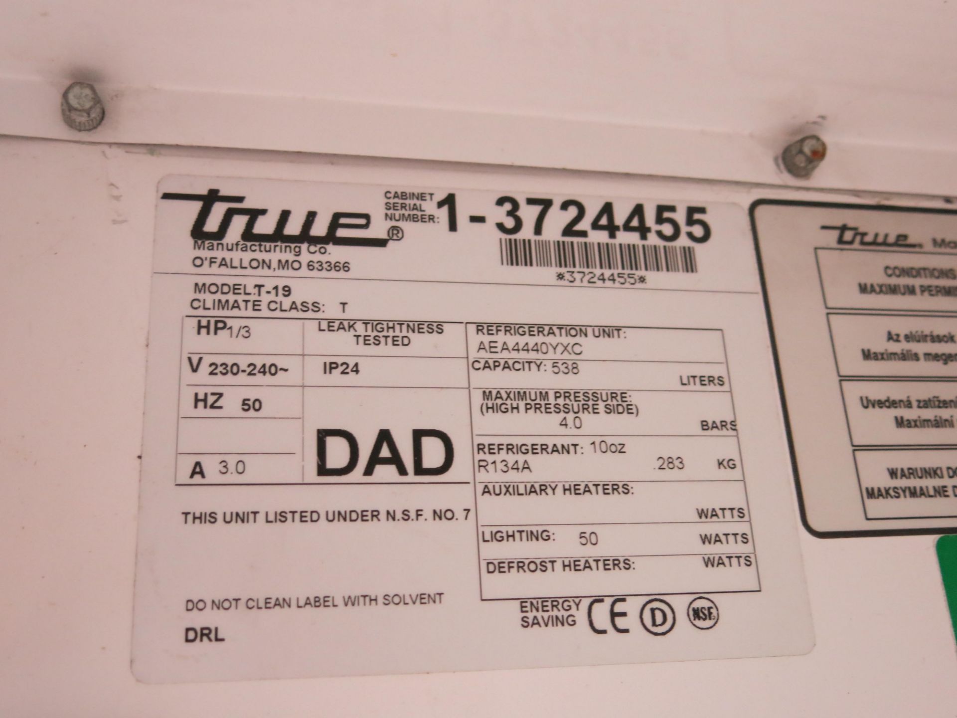 True Refrigerator T19 reach-in refrigerator, serial number 13724455, 230V. Please note there is a £ - Image 3 of 4