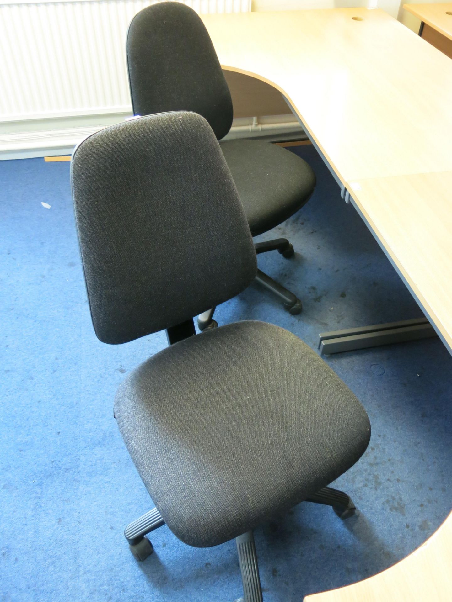 * 4 x L-shaped desks, 2 x pedestal drawer units, 2 x charcoal operators chairs, a blue chair and a - Image 3 of 3