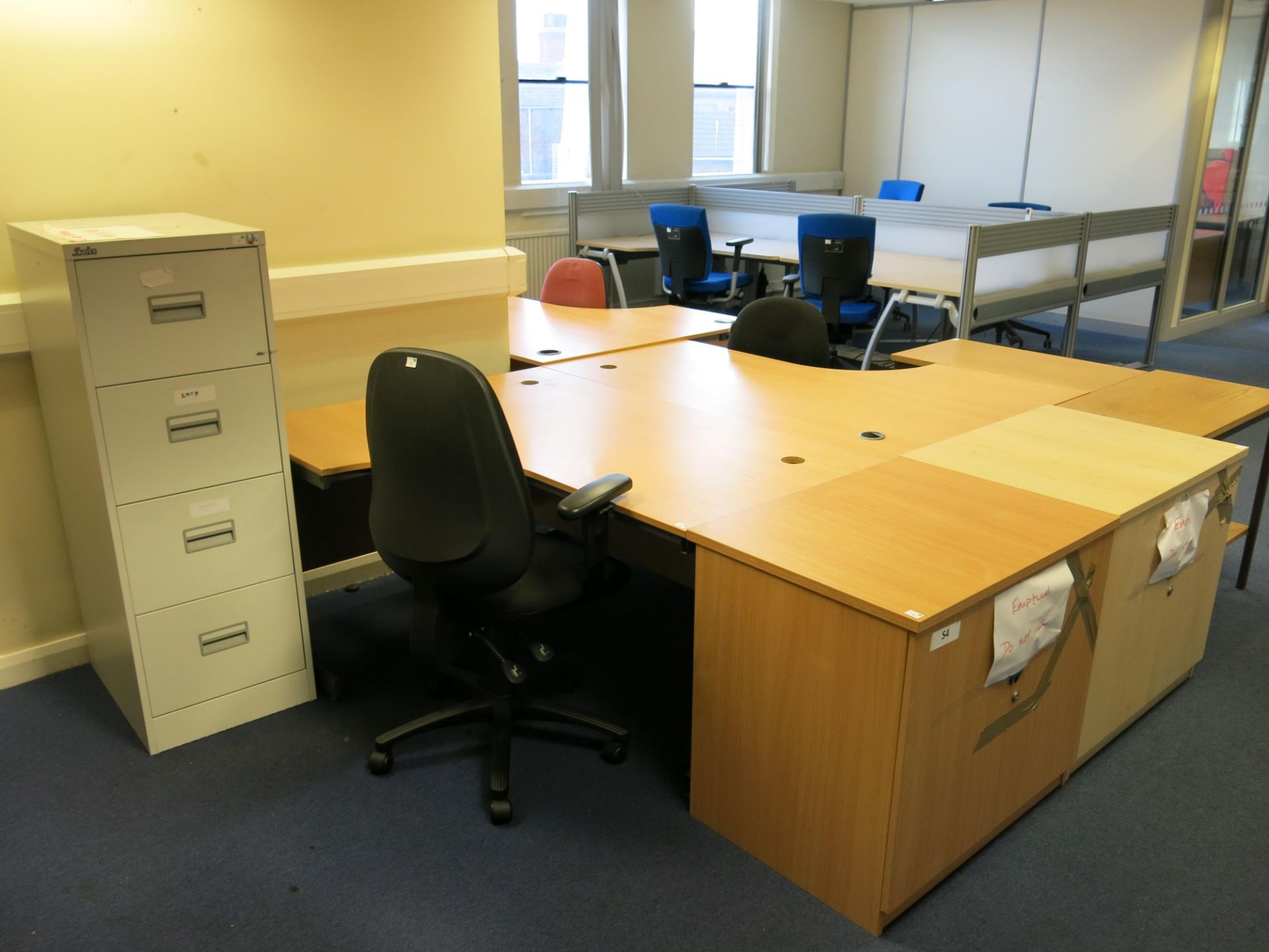 * 4 x L-shaped desks, 2 x low level double door cabinets, 2 x two tier side tables, three drawer - Image 2 of 4