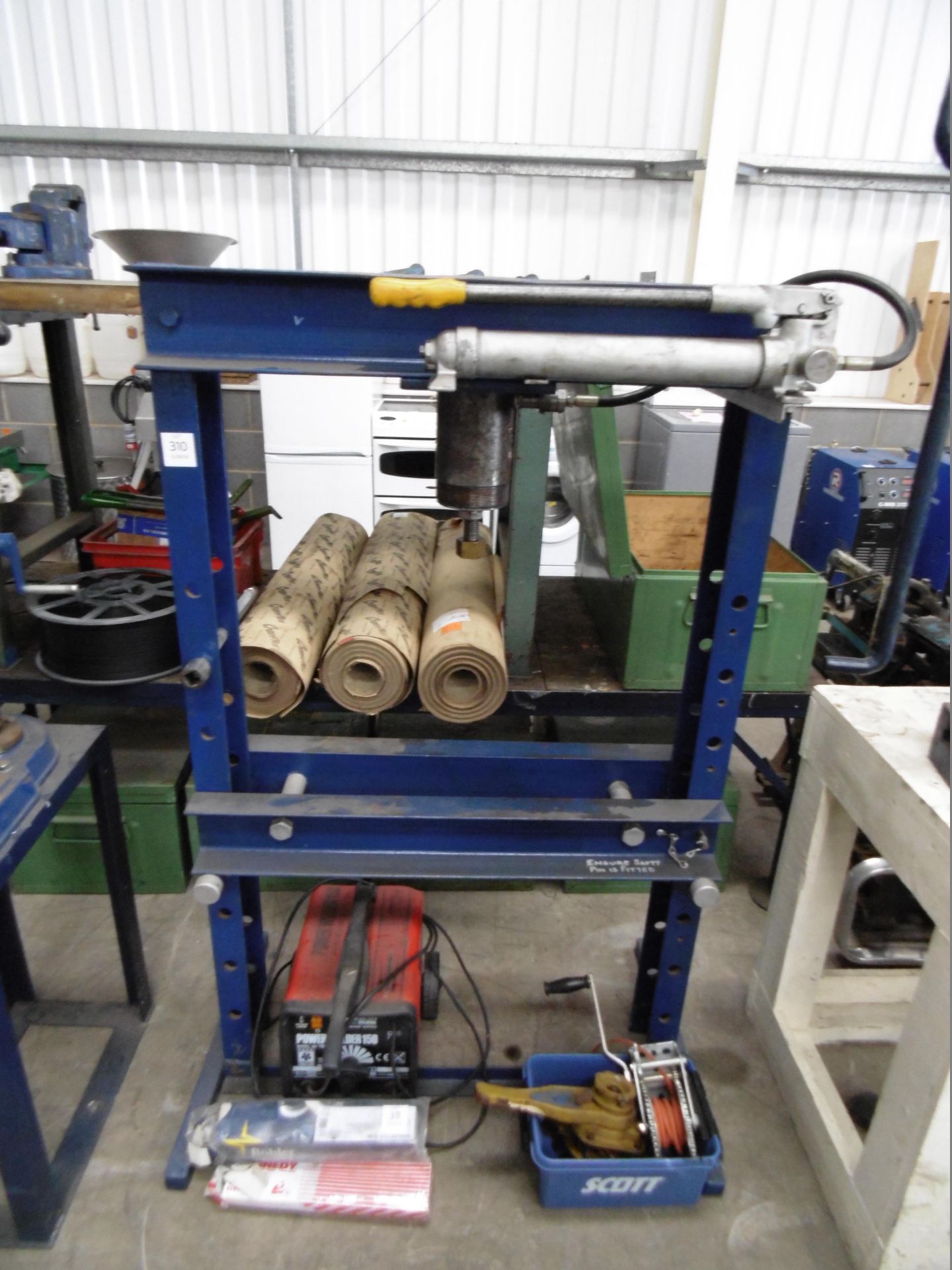 * A manual hydraulic press. Please note there is a £10 + VAT Lift Out Fee on this lot