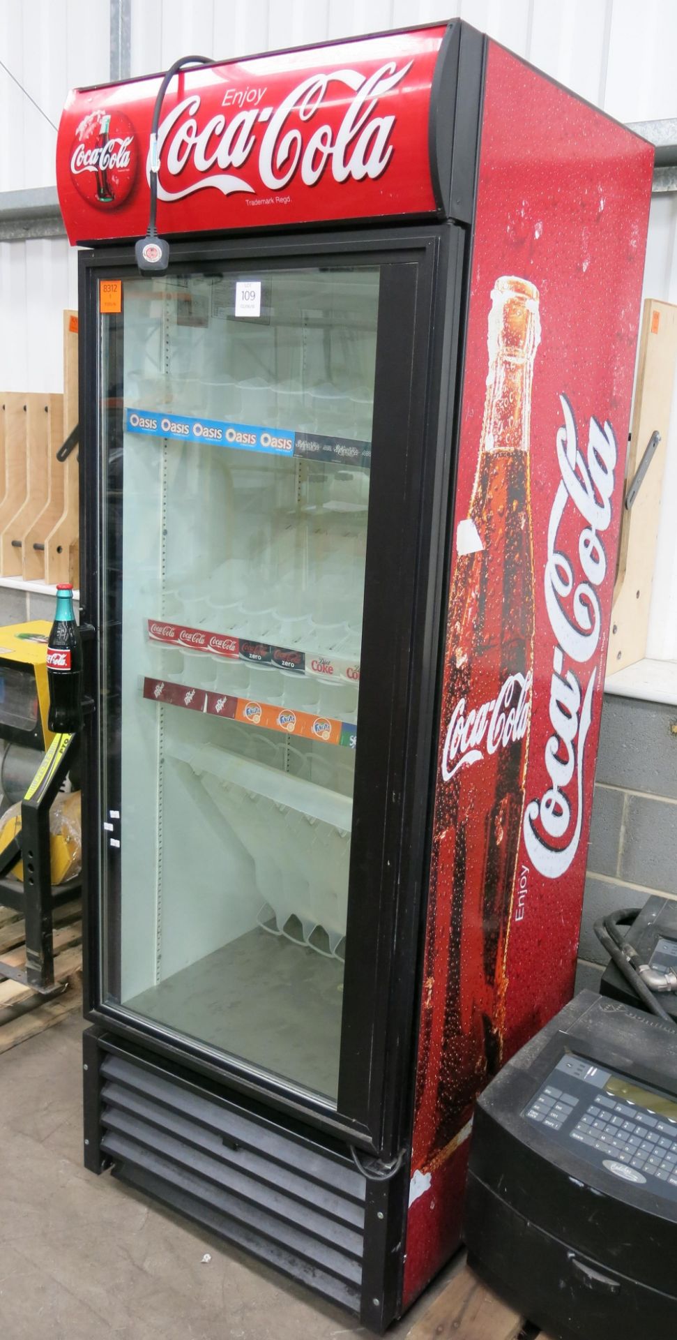 A Coca Cola display fridge. Please note there is a £5 + Lift Out Fee on this lot - Image 2 of 2
