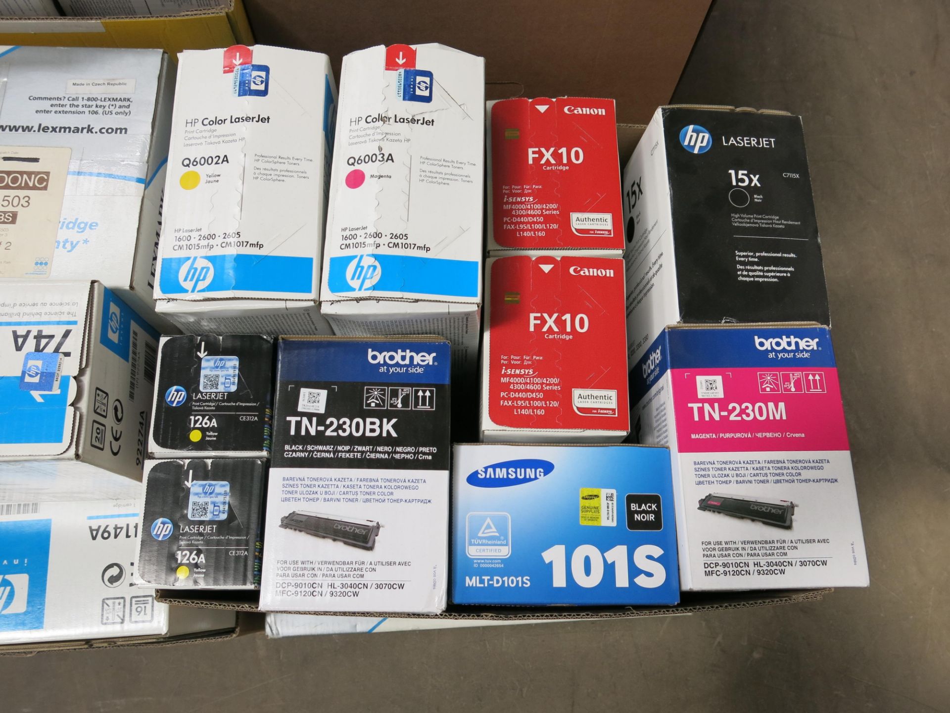 A pallet to include various branded/unbranded toners, HP, Lexmark, Canon, Samsung; unused, boxed. - Image 2 of 5