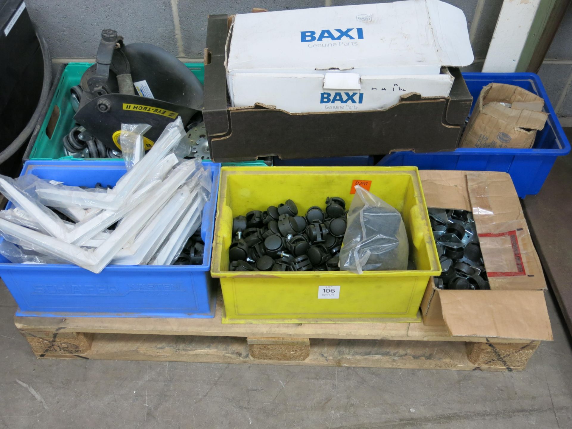 A pallet to contain various caster wheels etc. Please note there is a £10 + VAT Lift Out Fee on this